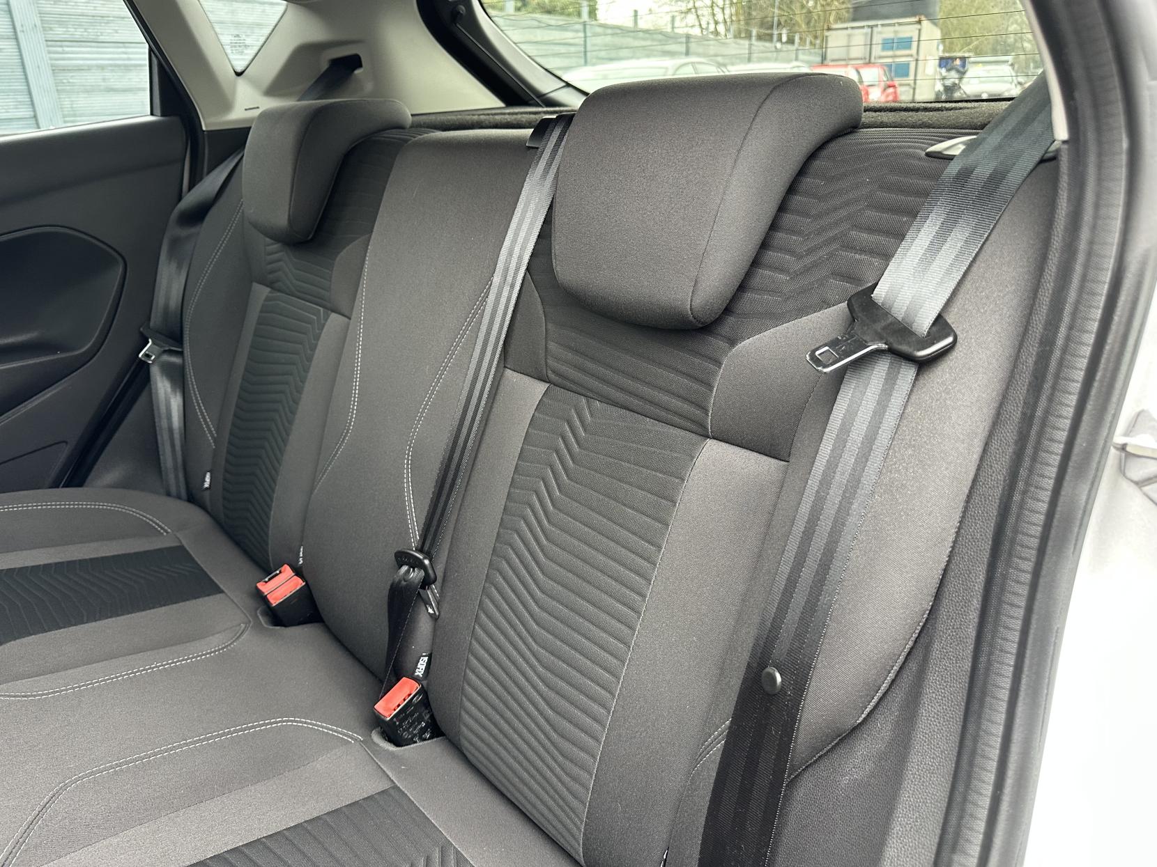 Ford Fiesta 1.0T EcoBoost Titanium Hatchback 5dr Petrol Powershift Euro 5 (100 ps)