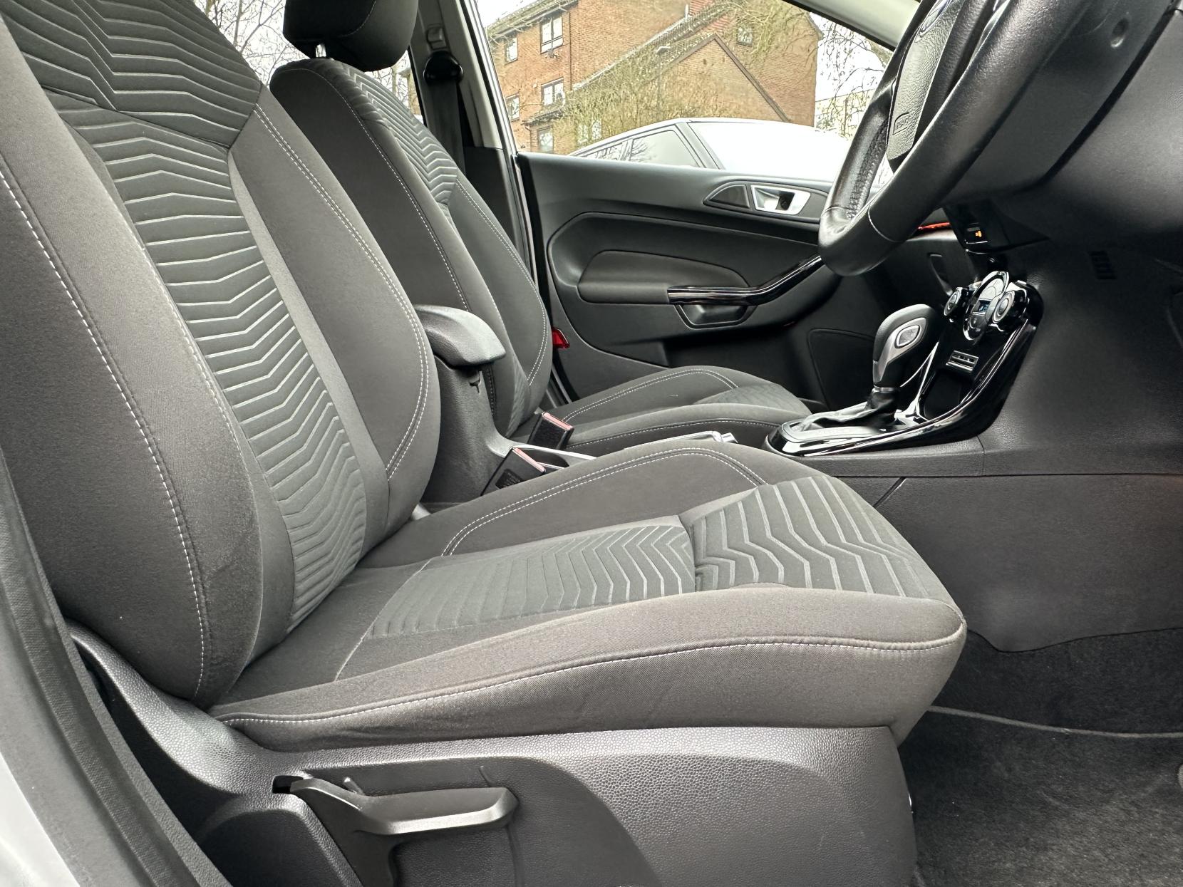 Ford Fiesta 1.0T EcoBoost Titanium Hatchback 5dr Petrol Powershift Euro 5 (100 ps)