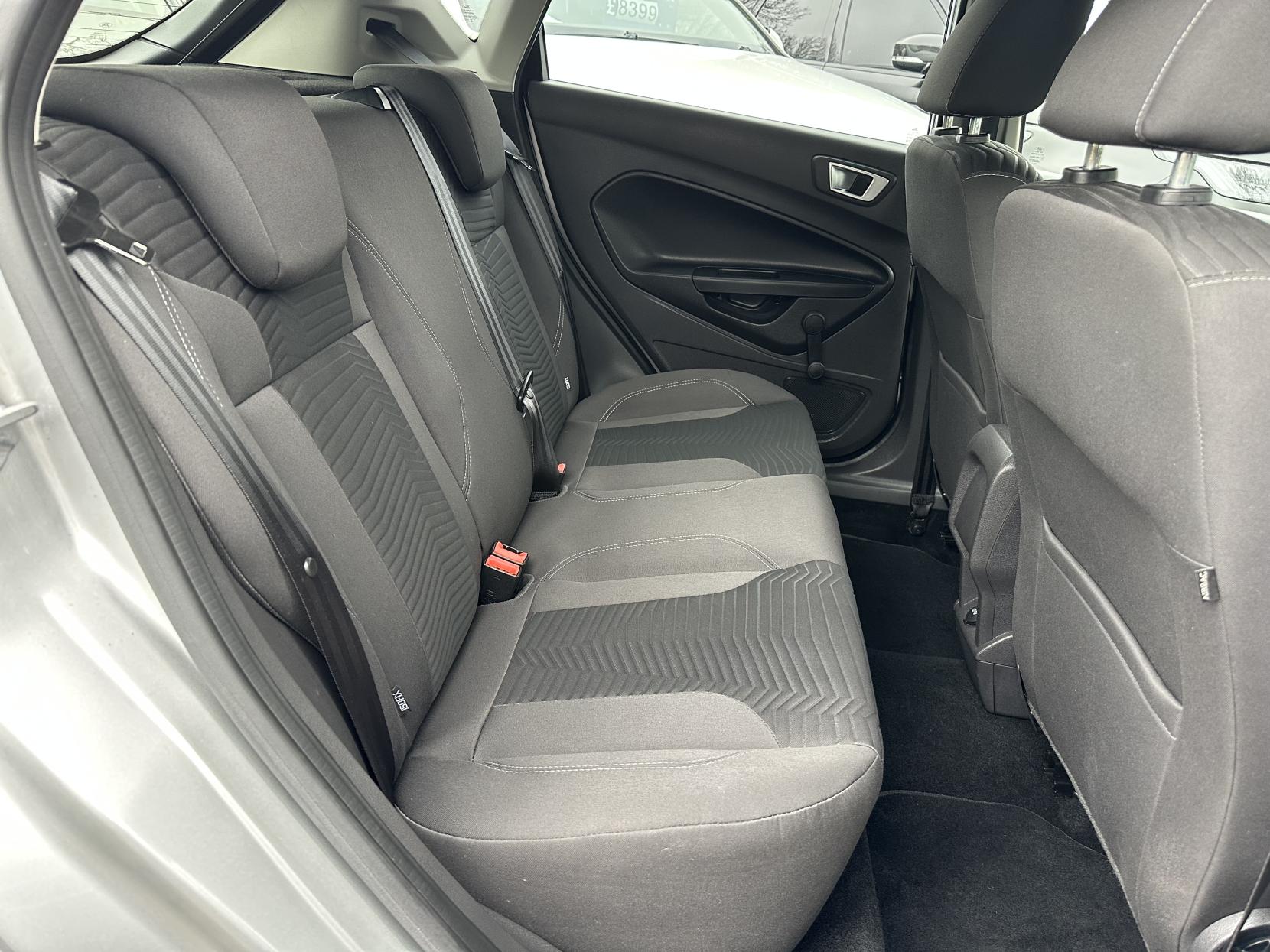 Ford Fiesta 1.0T EcoBoost Titanium Hatchback 5dr Petrol Powershift Euro 5 (100 ps)