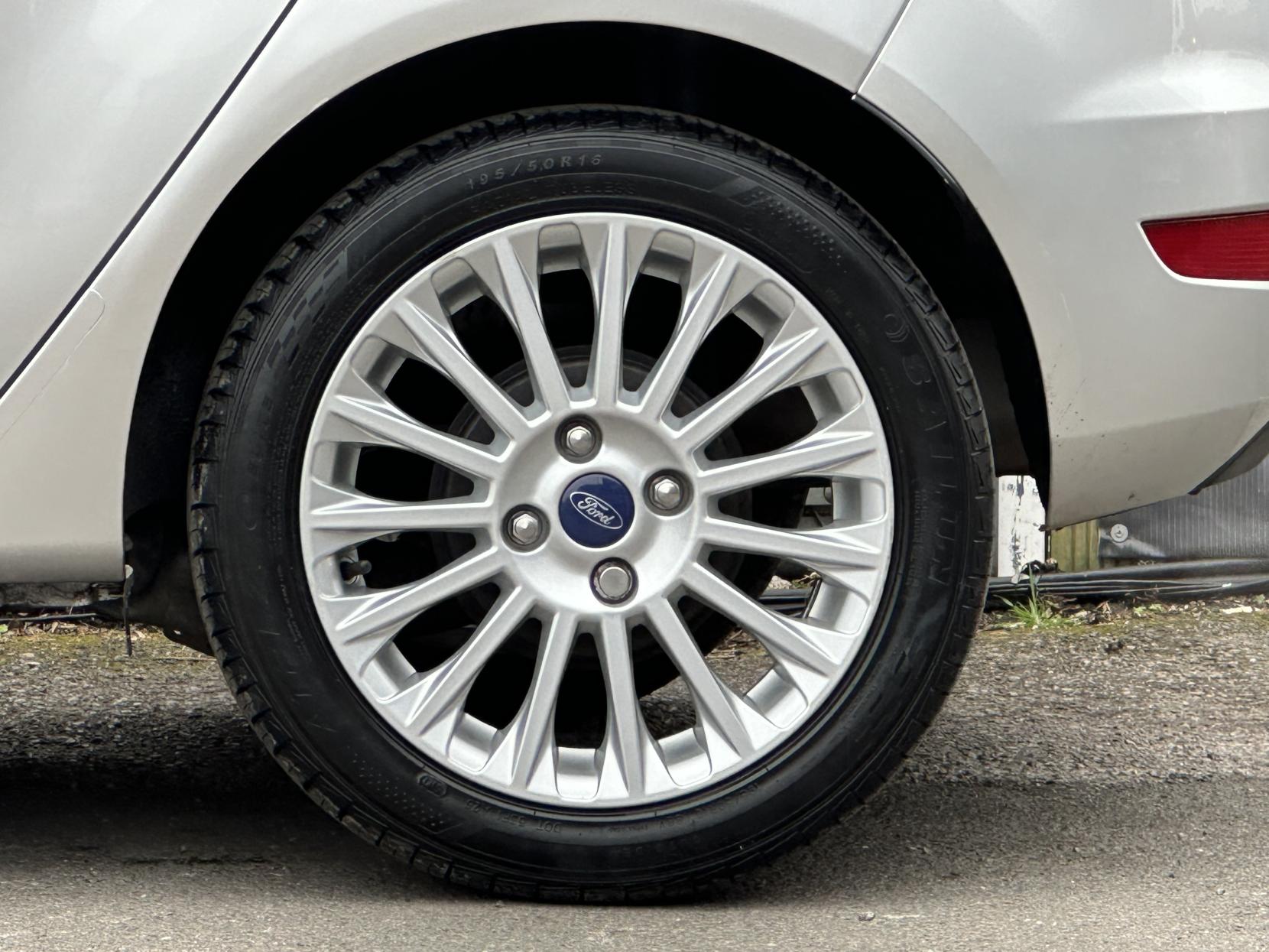 Ford Fiesta 1.0T EcoBoost Titanium Hatchback 5dr Petrol Powershift Euro 5 (100 ps)