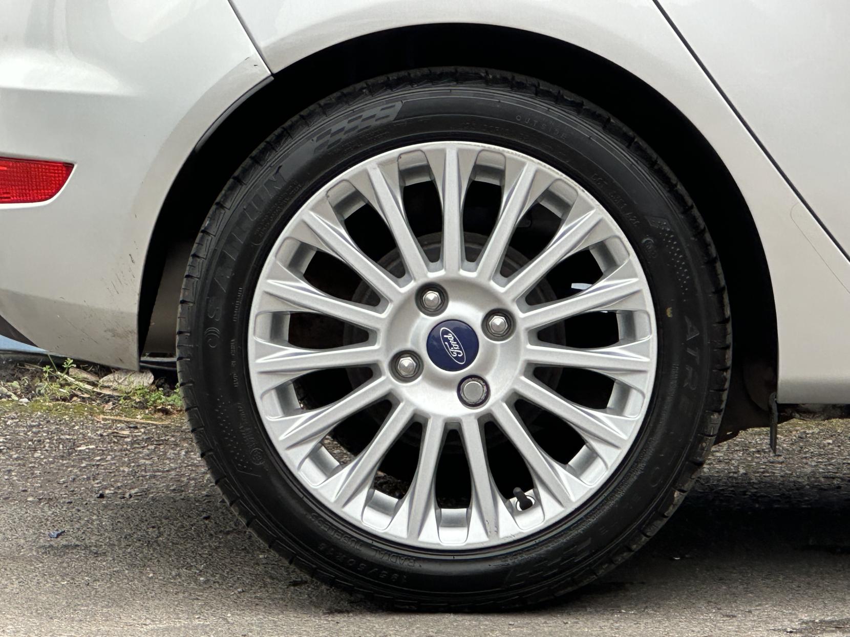 Ford Fiesta 1.0T EcoBoost Titanium Hatchback 5dr Petrol Powershift Euro 5 (100 ps)