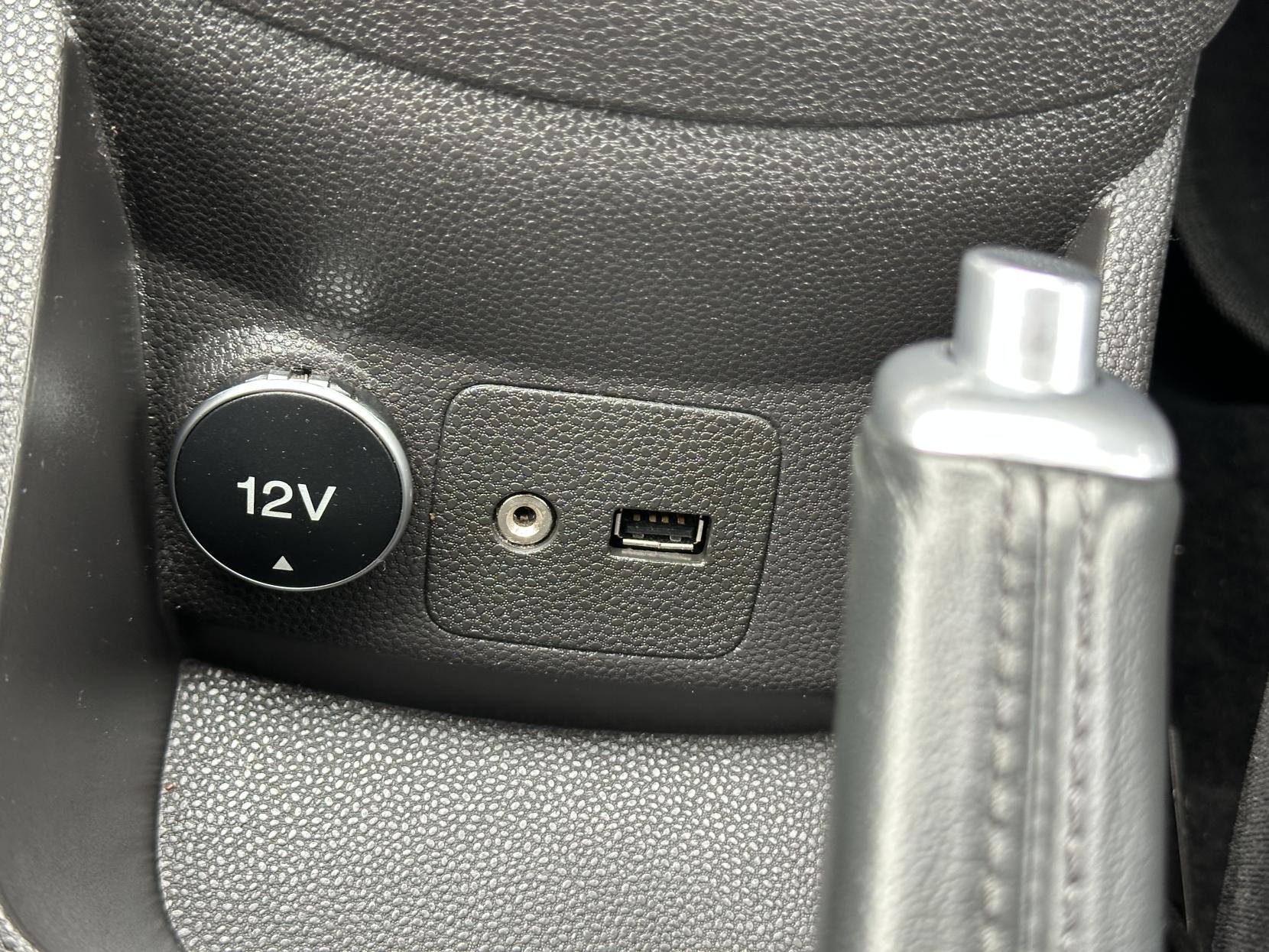 Ford Fiesta 1.0T EcoBoost Titanium Hatchback 5dr Petrol Powershift Euro 5 (100 ps)