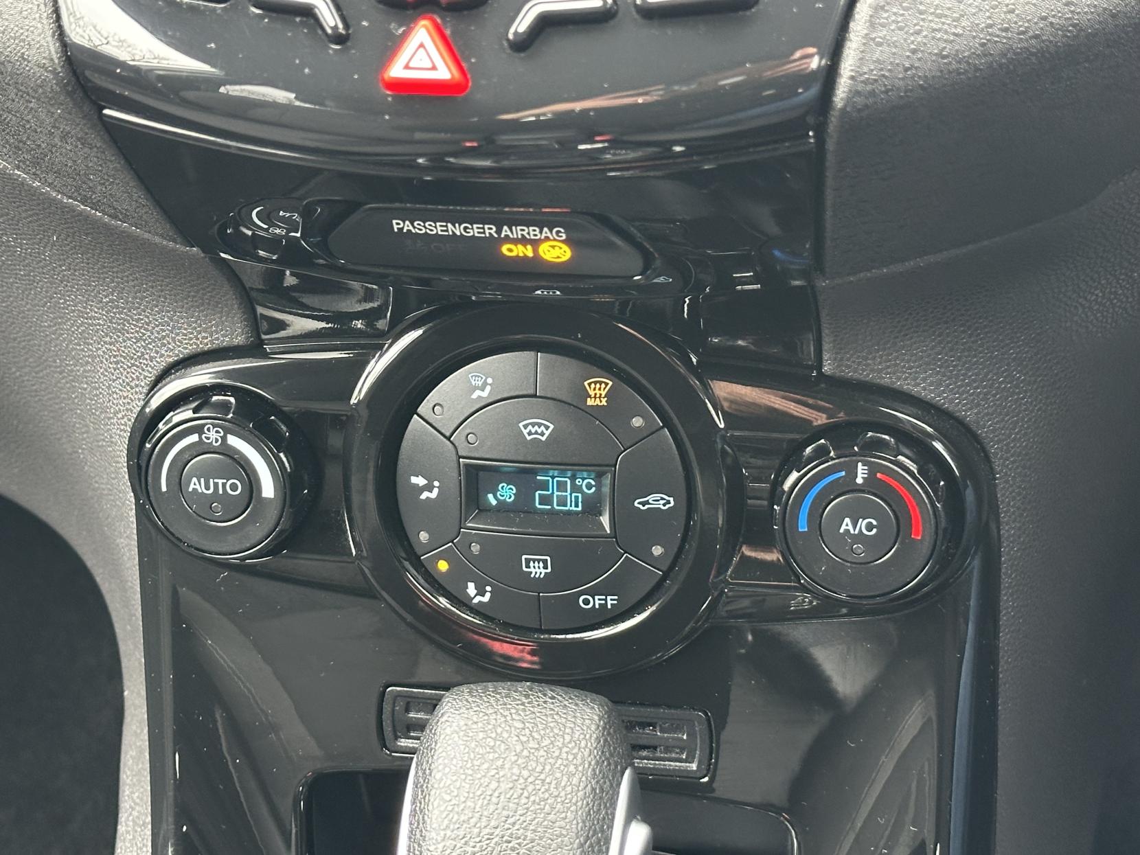 Ford Fiesta 1.0T EcoBoost Titanium Hatchback 5dr Petrol Powershift Euro 5 (100 ps)