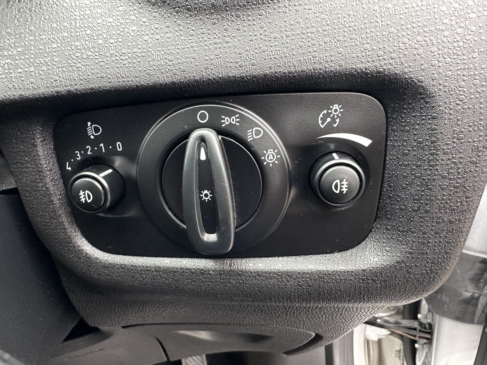 Ford Fiesta 1.0T EcoBoost Titanium Hatchback 5dr Petrol Powershift Euro 5 (100 ps)