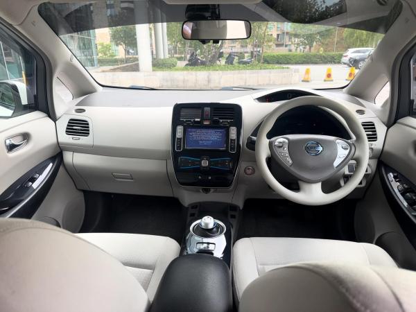 Nissan Leaf 24kWh Hatchback 5dr Electric Auto (107 bhp)