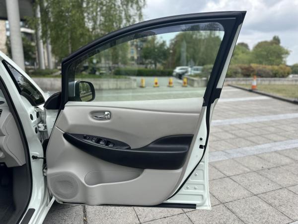 Nissan Leaf 24kWh Hatchback 5dr Electric Auto (107 bhp)