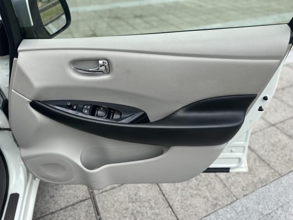 Nissan Leaf 24kWh Hatchback 5dr Electric Auto (107 bhp)