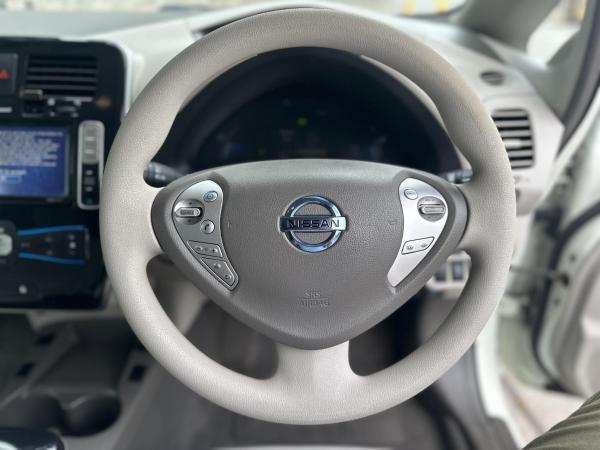 Nissan Leaf 24kWh Hatchback 5dr Electric Auto (107 bhp)