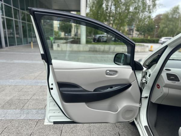 Nissan Leaf 24kWh Hatchback 5dr Electric Auto (107 bhp)