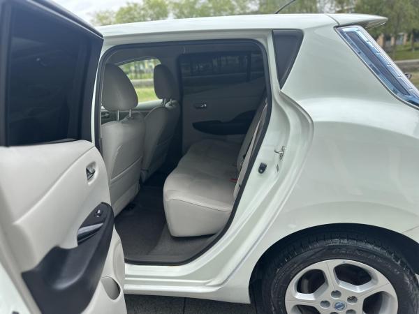 Nissan Leaf 24kWh Hatchback 5dr Electric Auto (107 bhp)