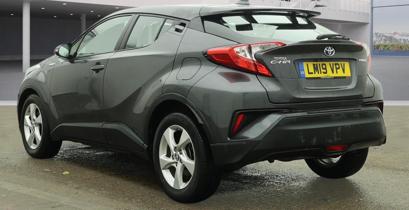 Toyota C-HR 1.8 VVT-h Icon SUV 5dr Petrol Hybrid CVT Euro 6 (s/s) (122 ps)