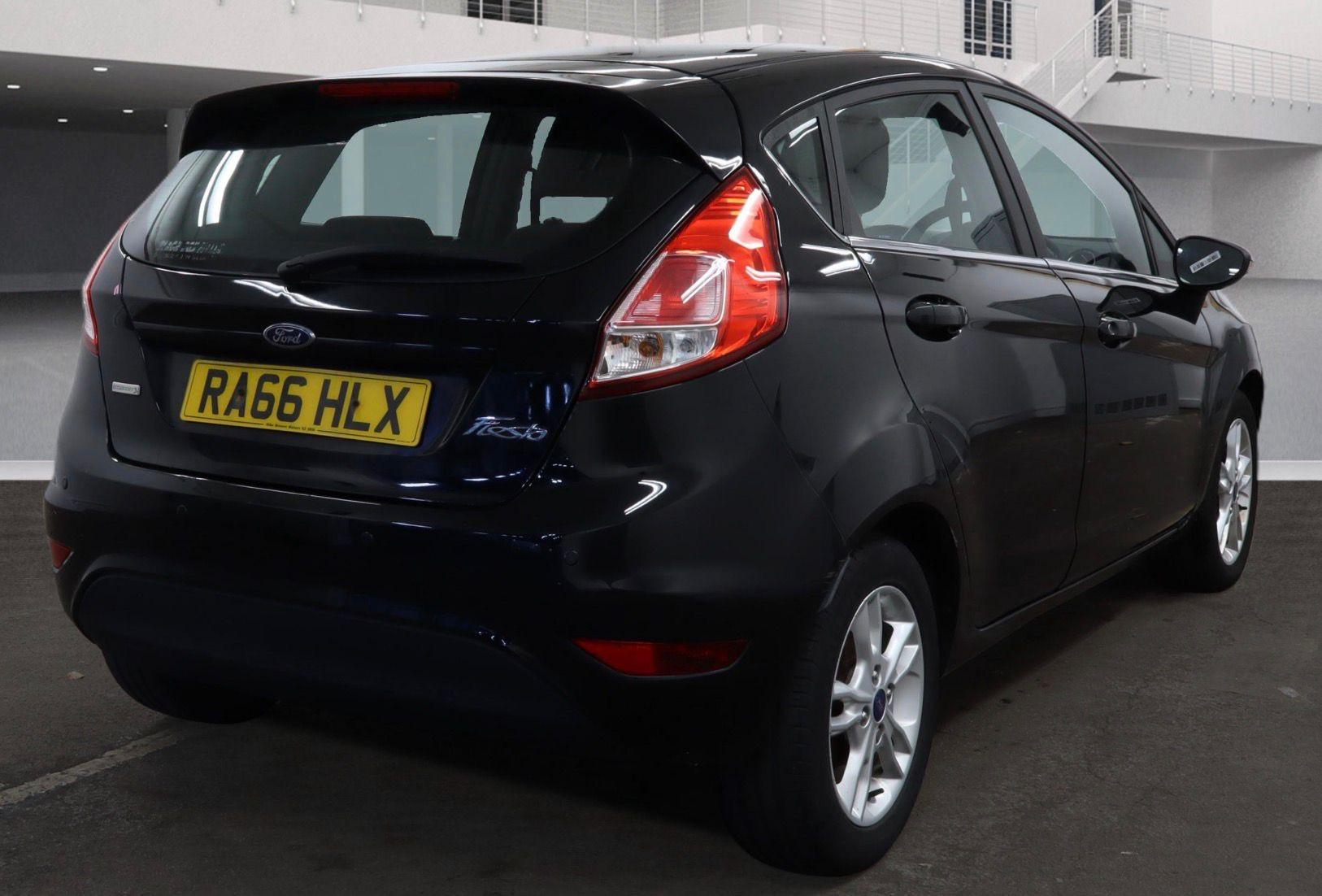 Ford Fiesta 1.0T EcoBoost Zetec Hatchback 5dr Petrol Powershift Euro 6 (100 ps)