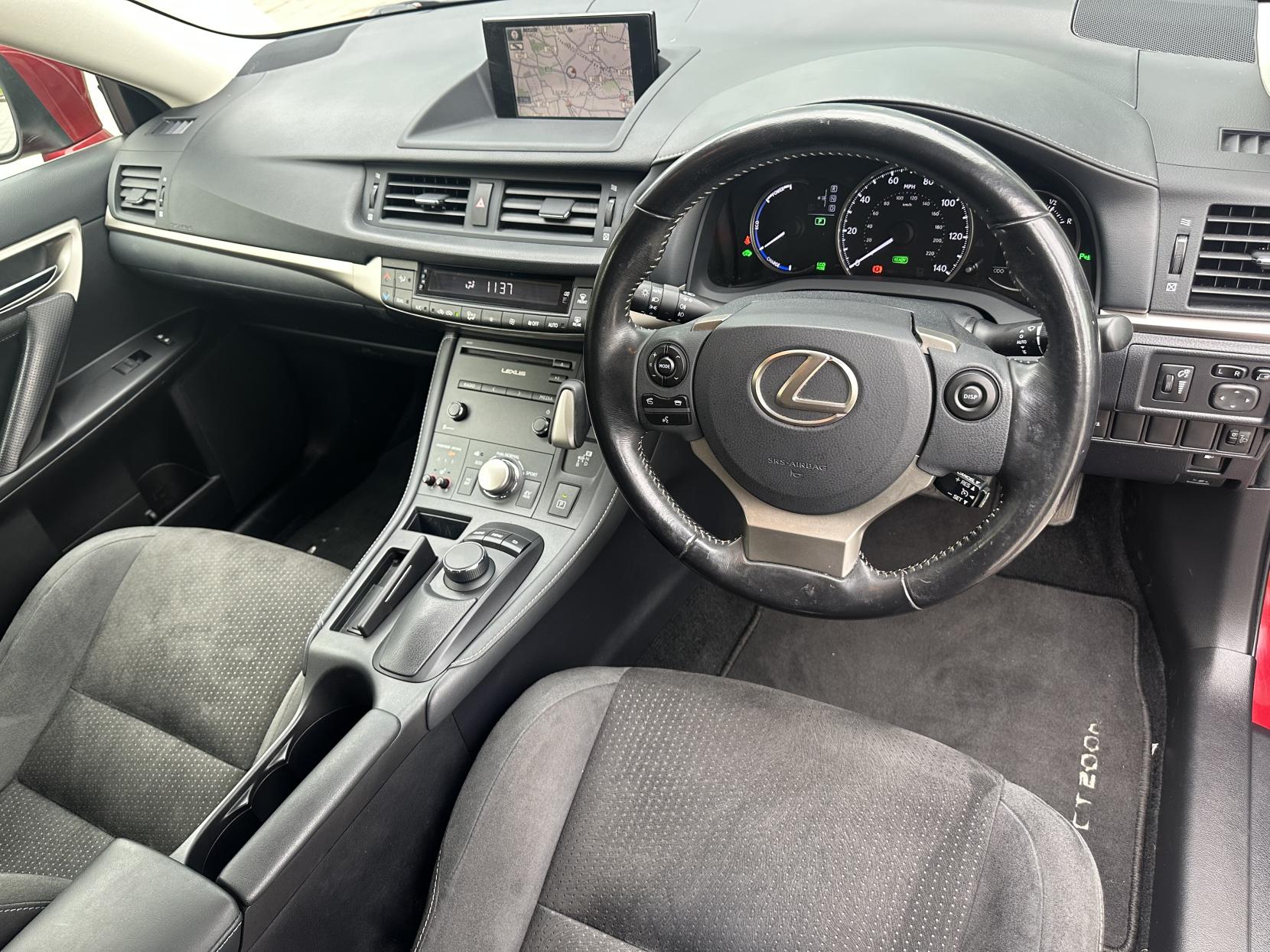 Lexus CT 1.8 200h Advance Hatchback 5dr Petrol Hybrid CVT Euro 6 (s/s) (136 ps)