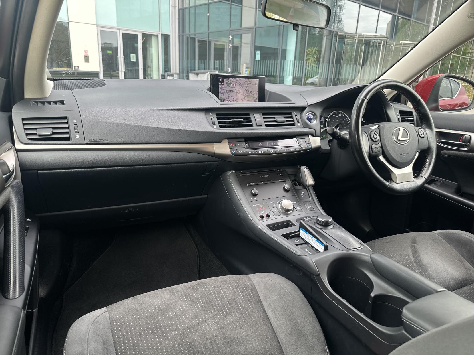 Lexus CT 1.8 200h Advance Hatchback 5dr Petrol Hybrid CVT Euro 6 (s/s) (136 ps)