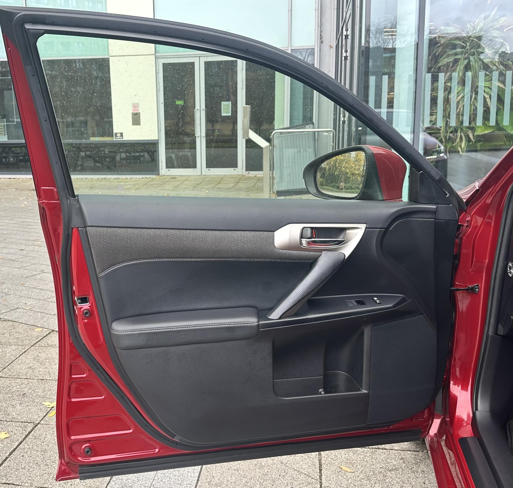 Lexus CT 1.8 200h Advance Hatchback 5dr Petrol Hybrid CVT Euro 6 (s/s) (136 ps)