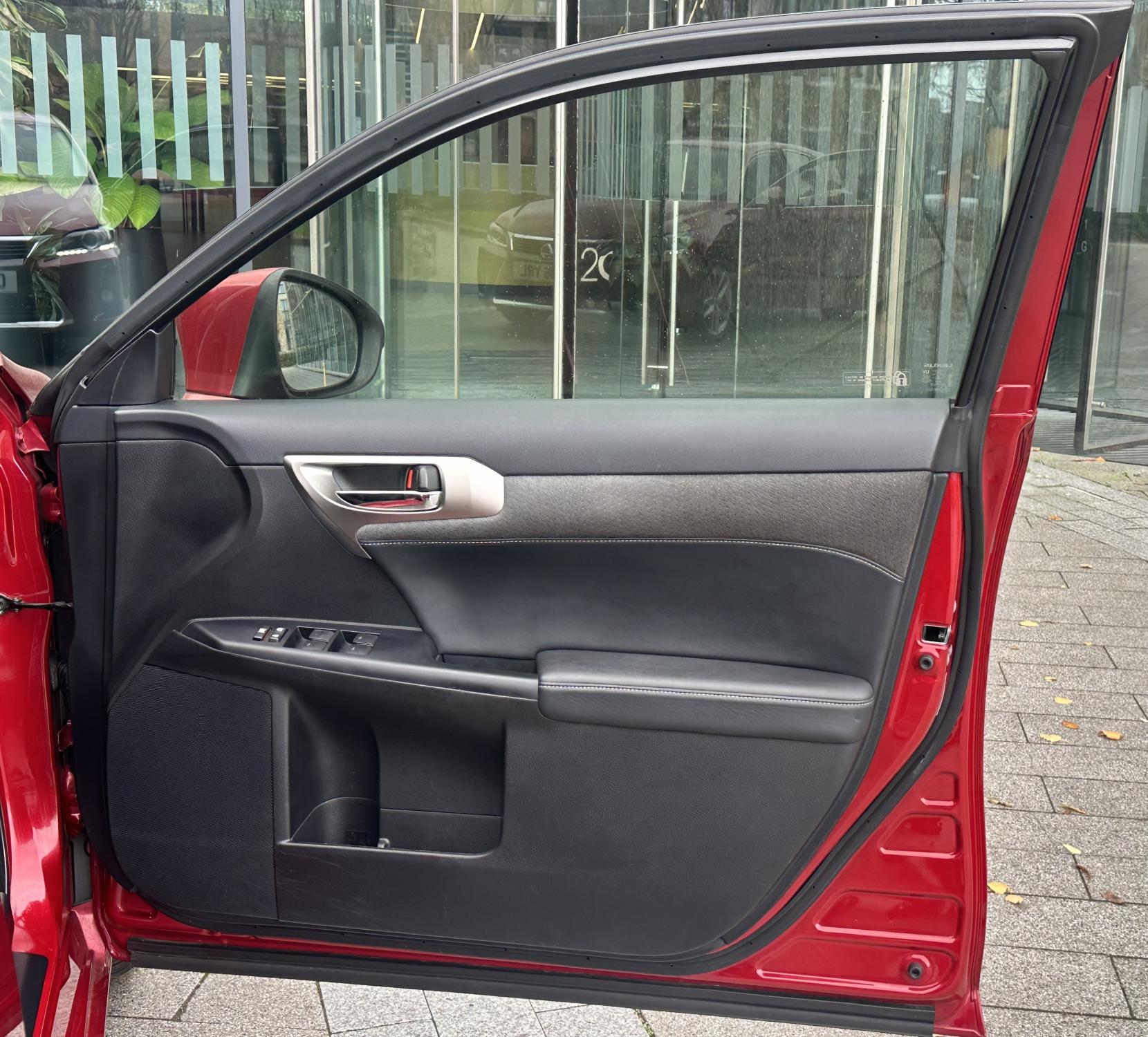 Lexus CT 1.8 200h Advance Hatchback 5dr Petrol Hybrid CVT Euro 6 (s/s) (136 ps)