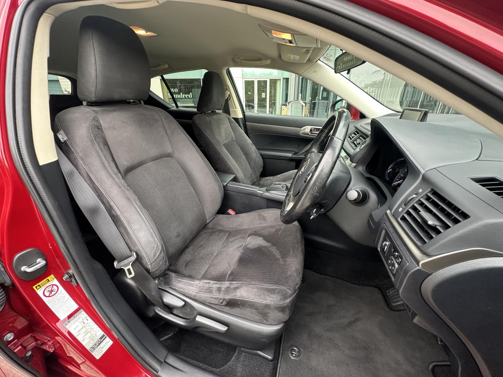 Lexus CT 1.8 200h Advance Hatchback 5dr Petrol Hybrid CVT Euro 6 (s/s) (136 ps)