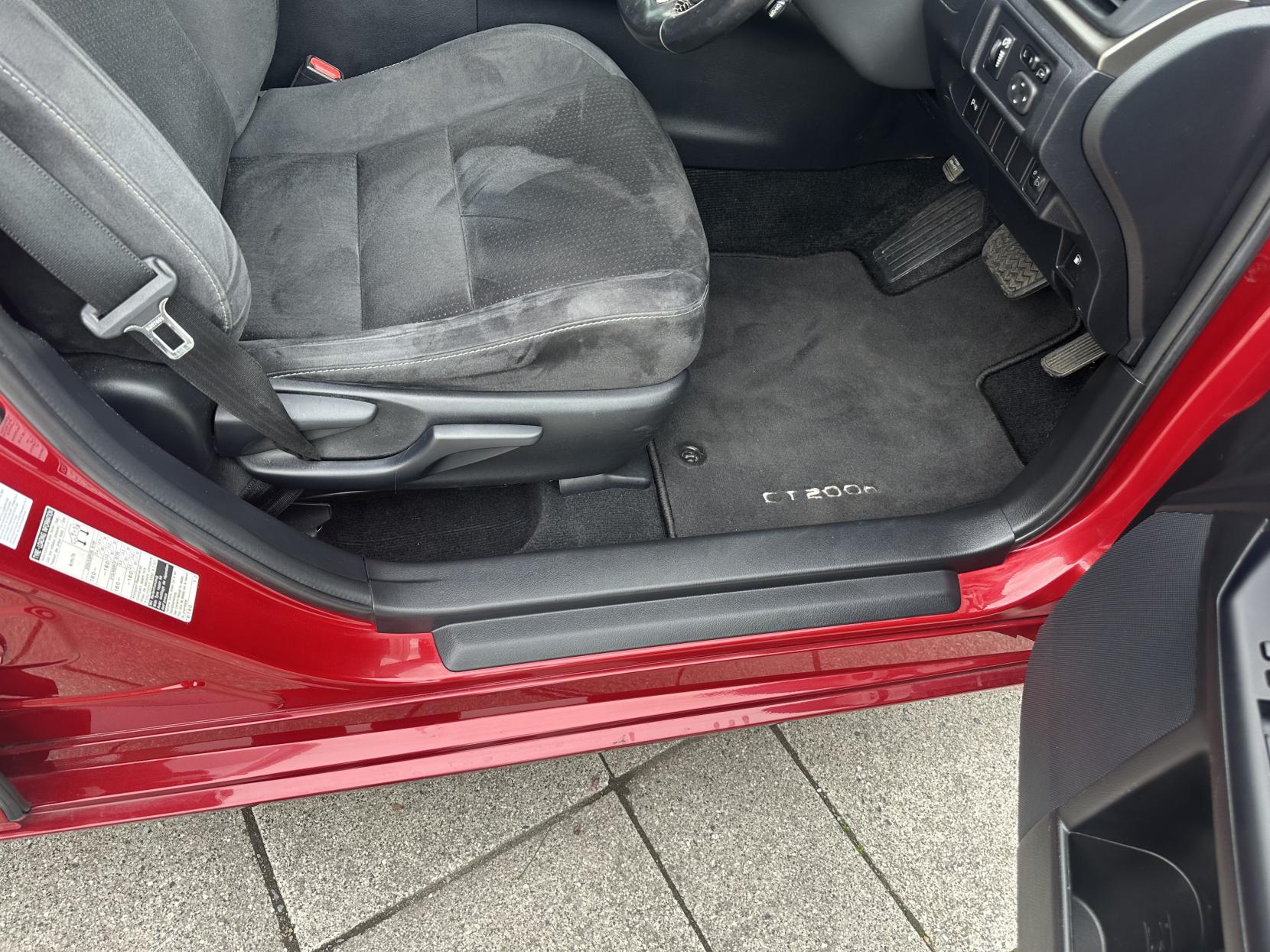 Lexus CT 1.8 200h Advance Hatchback 5dr Petrol Hybrid CVT Euro 6 (s/s) (136 ps)