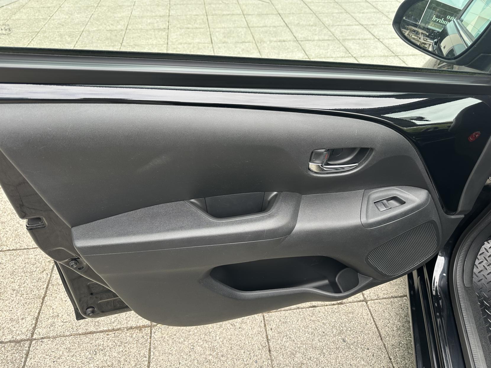 Citroen C1 1.2 PureTech Flair Airscape 5dr Petrol Manual Euro 5 (Euro 5) (82 ps)