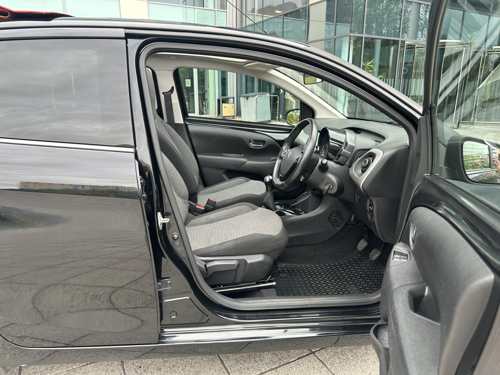 Citroen C1 1.2 PureTech Flair Airscape 5dr Petrol Manual Euro 5 (Euro 5) (82 ps)