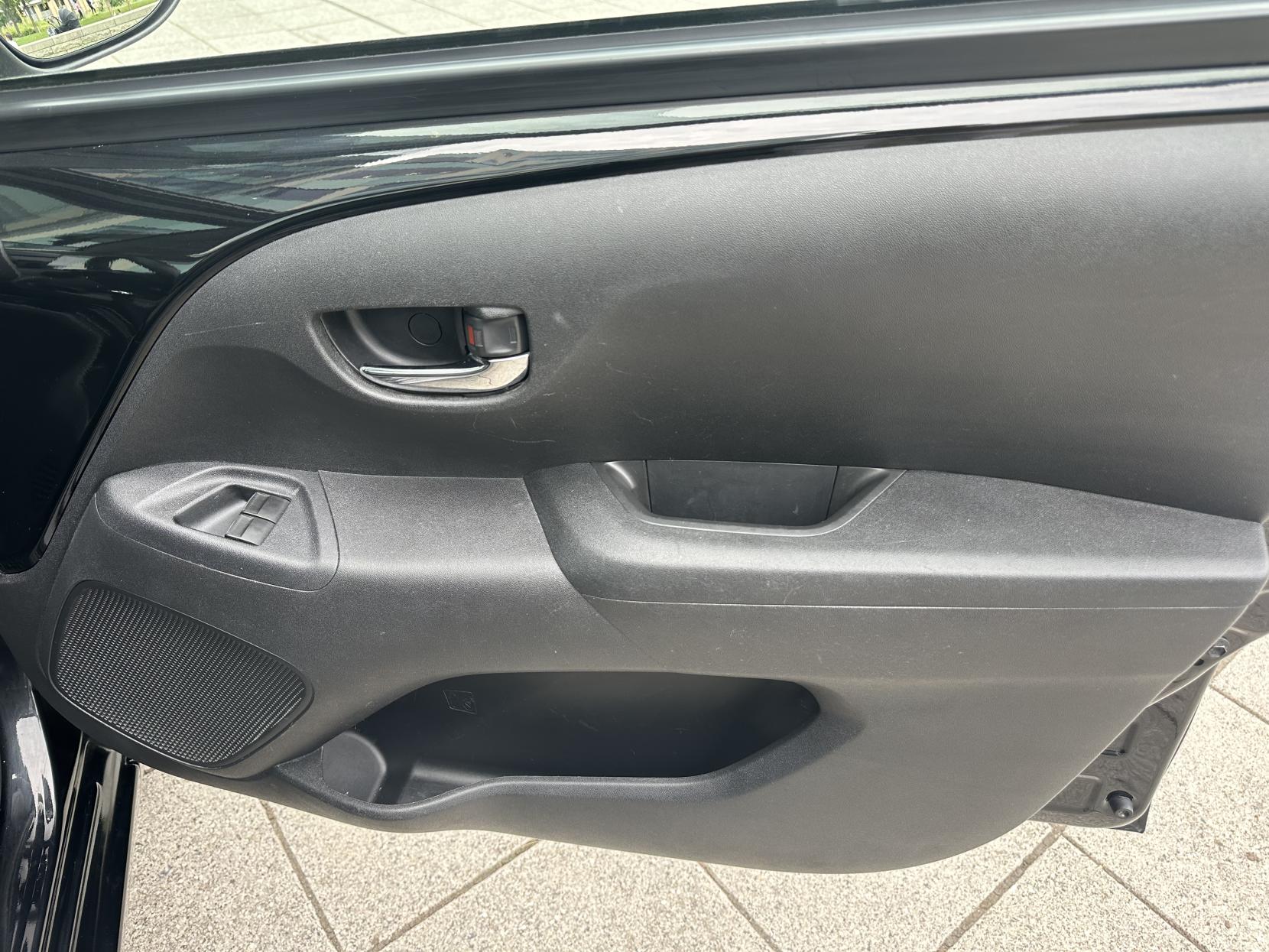 Citroen C1 1.2 PureTech Flair Airscape 5dr Petrol Manual Euro 5 (Euro 5) (82 ps)