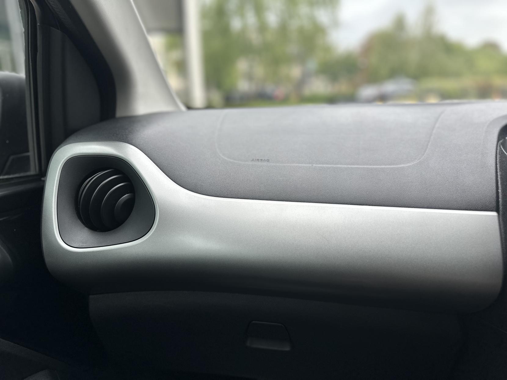 Citroen C1 1.2 PureTech Flair Airscape 5dr Petrol Manual Euro 5 (Euro 5) (82 ps)