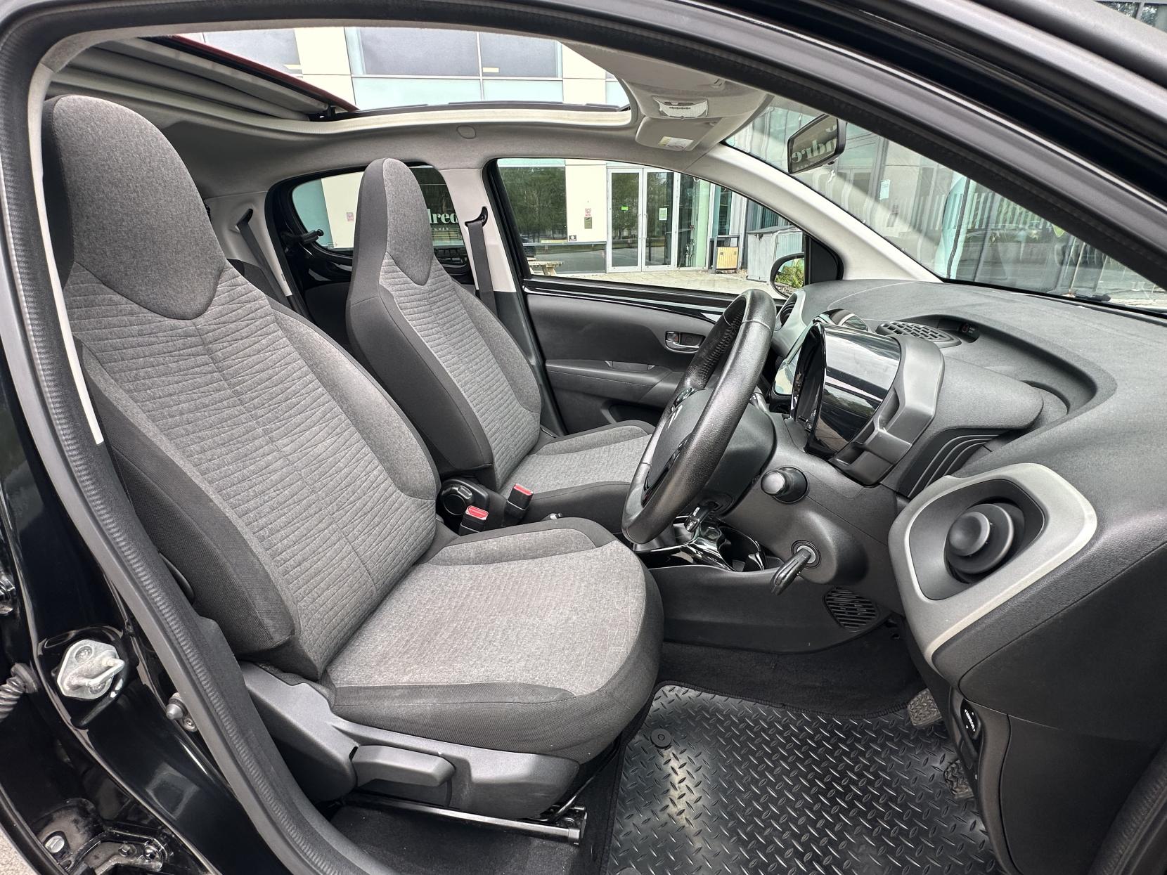Citroen C1 1.2 PureTech Flair Airscape 5dr Petrol Manual Euro 5 (Euro 5) (82 ps)