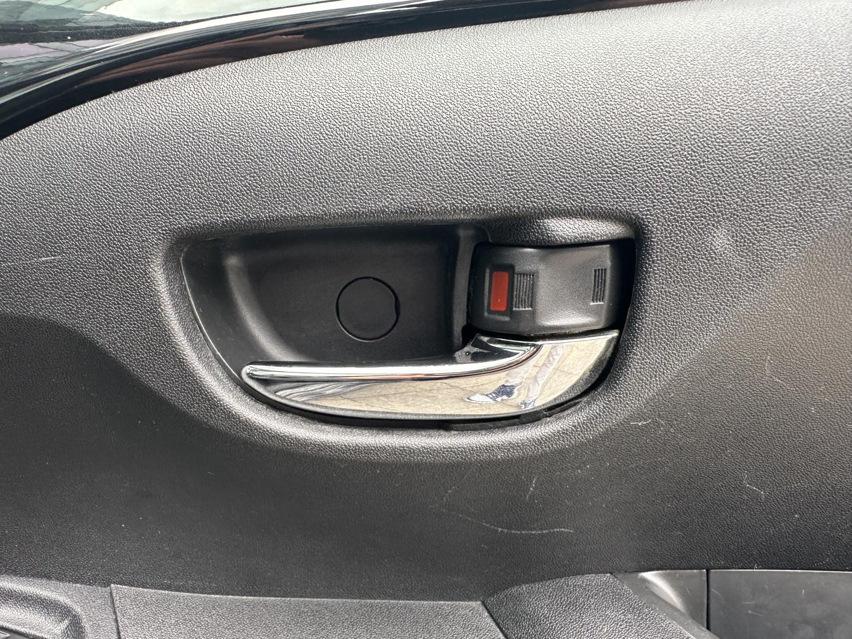 Citroen C1 1.2 PureTech Flair Airscape 5dr Petrol Manual Euro 5 (Euro 5) (82 ps)