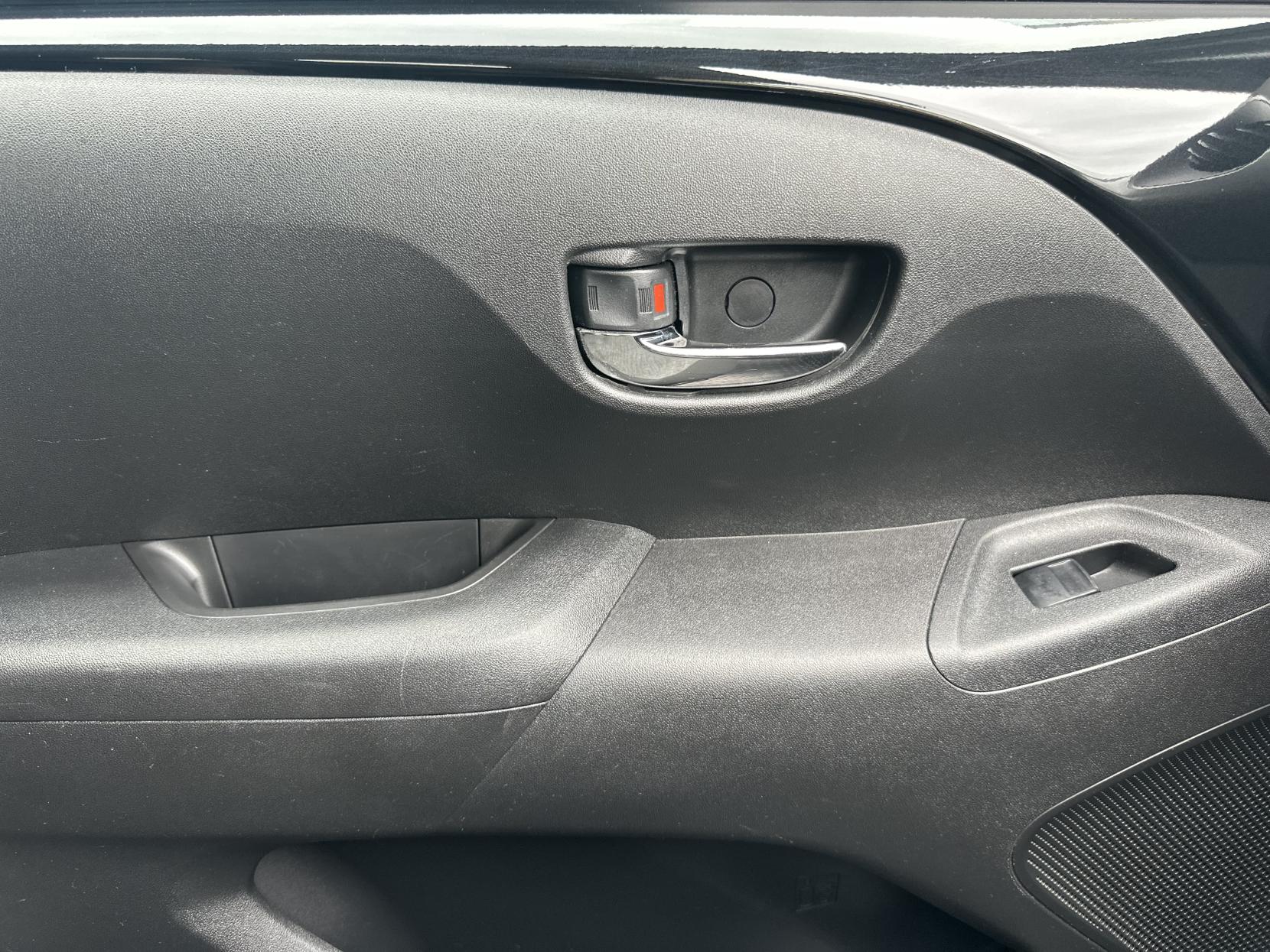 Citroen C1 1.2 PureTech Flair Airscape 5dr Petrol Manual Euro 5 (Euro 5) (82 ps)