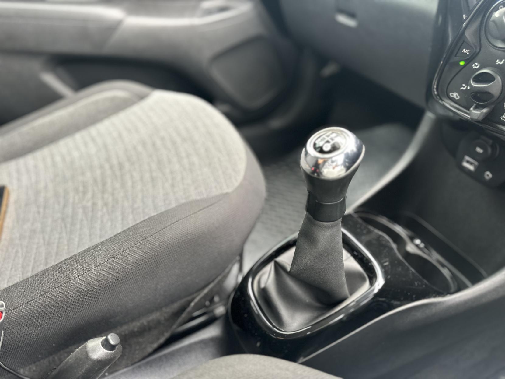Citroen C1 1.2 PureTech Flair Airscape 5dr Petrol Manual Euro 5 (Euro 5) (82 ps)