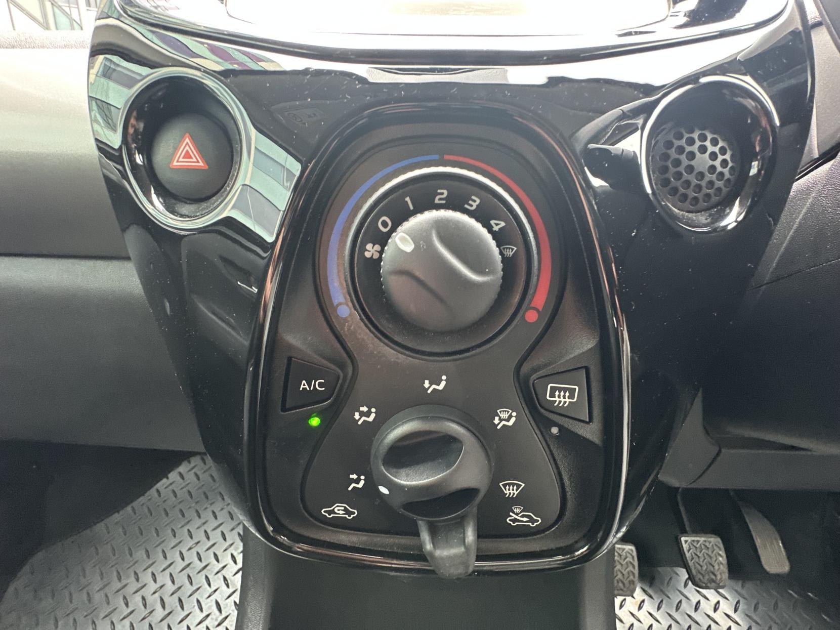 Citroen C1 1.2 PureTech Flair Airscape 5dr Petrol Manual Euro 5 (Euro 5) (82 ps)