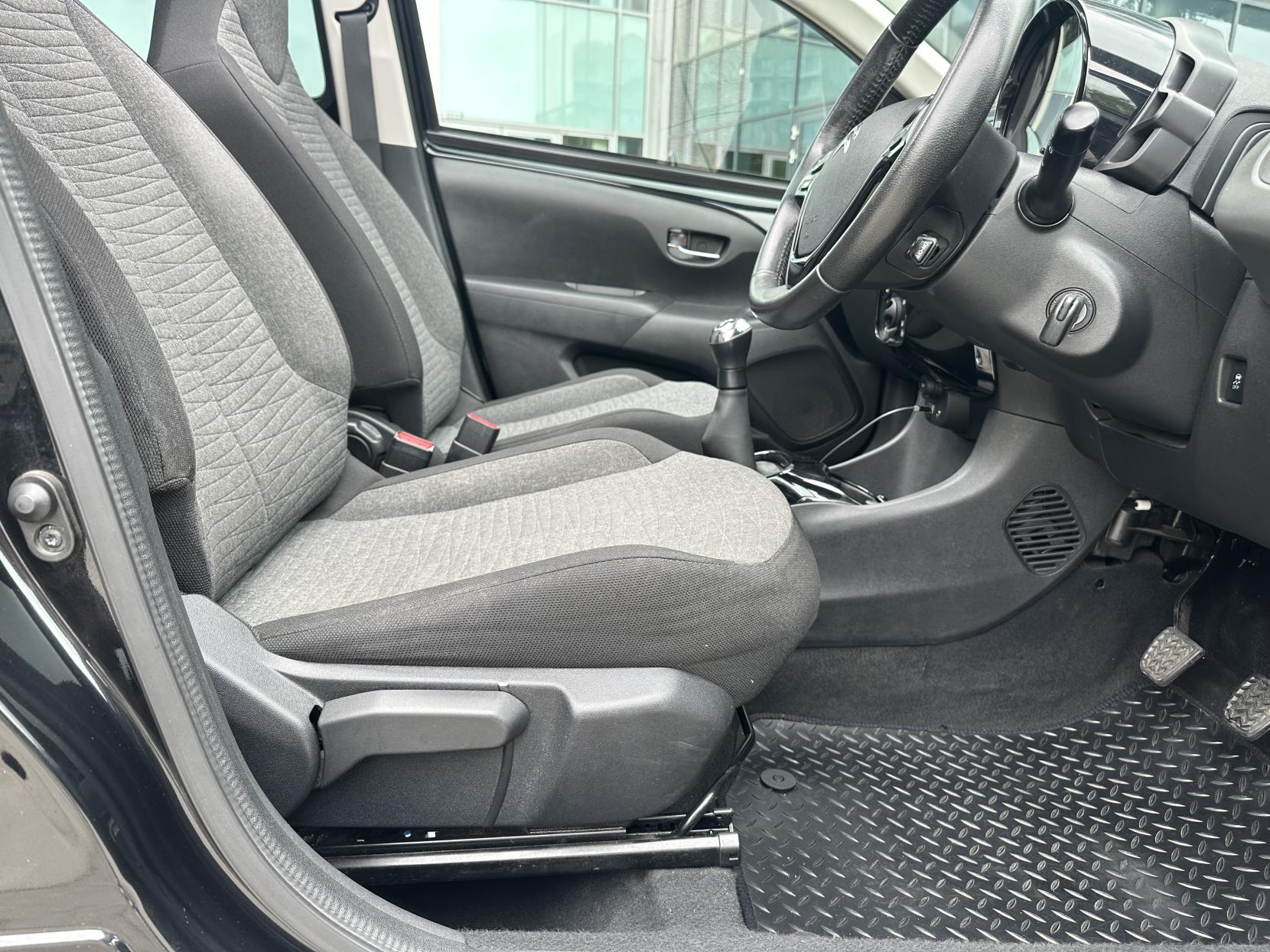 Citroen C1 1.2 PureTech Flair Airscape 5dr Petrol Manual Euro 5 (Euro 5) (82 ps)