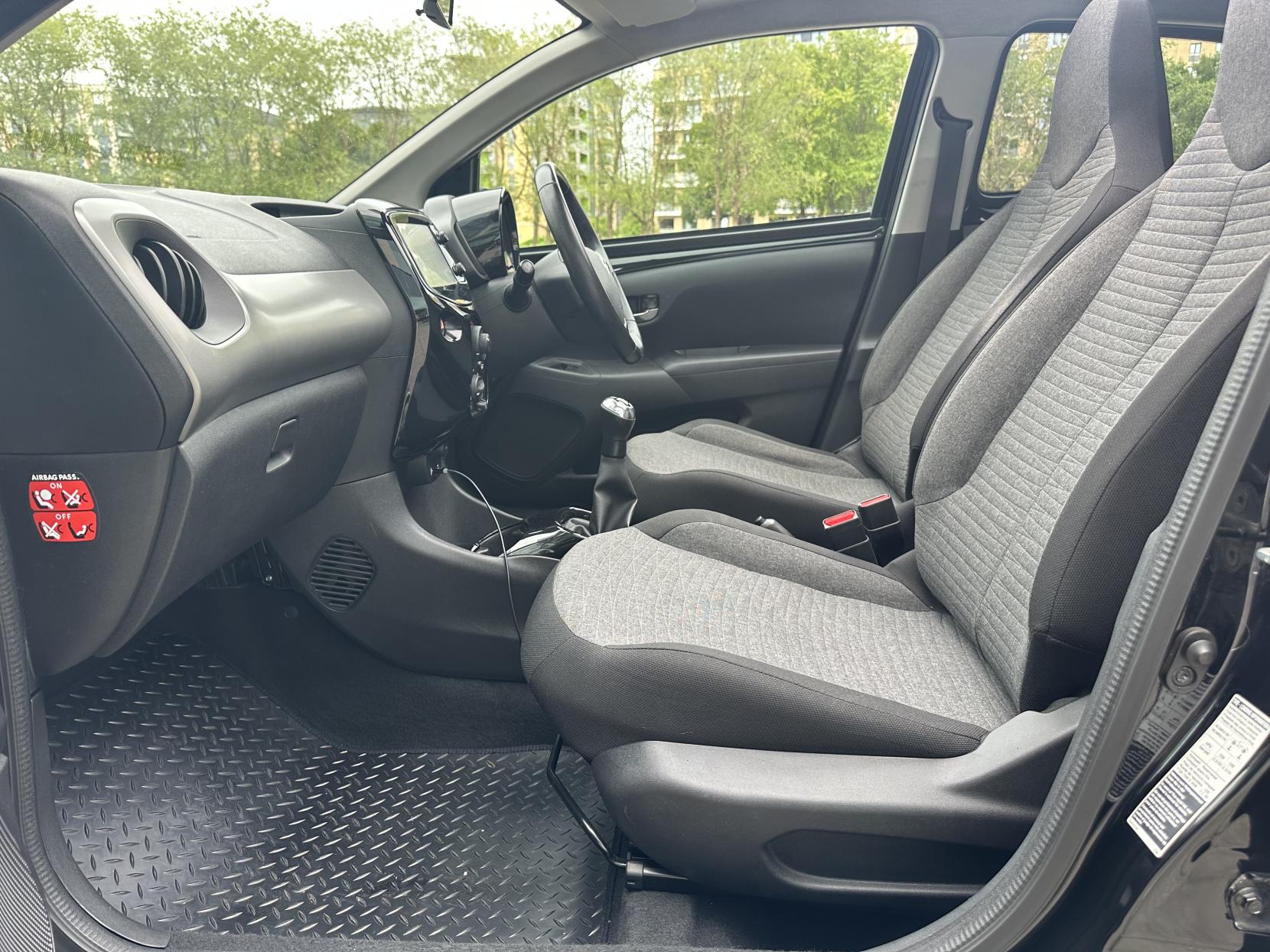 Citroen C1 1.2 PureTech Flair Airscape 5dr Petrol Manual Euro 5 (Euro 5) (82 ps)