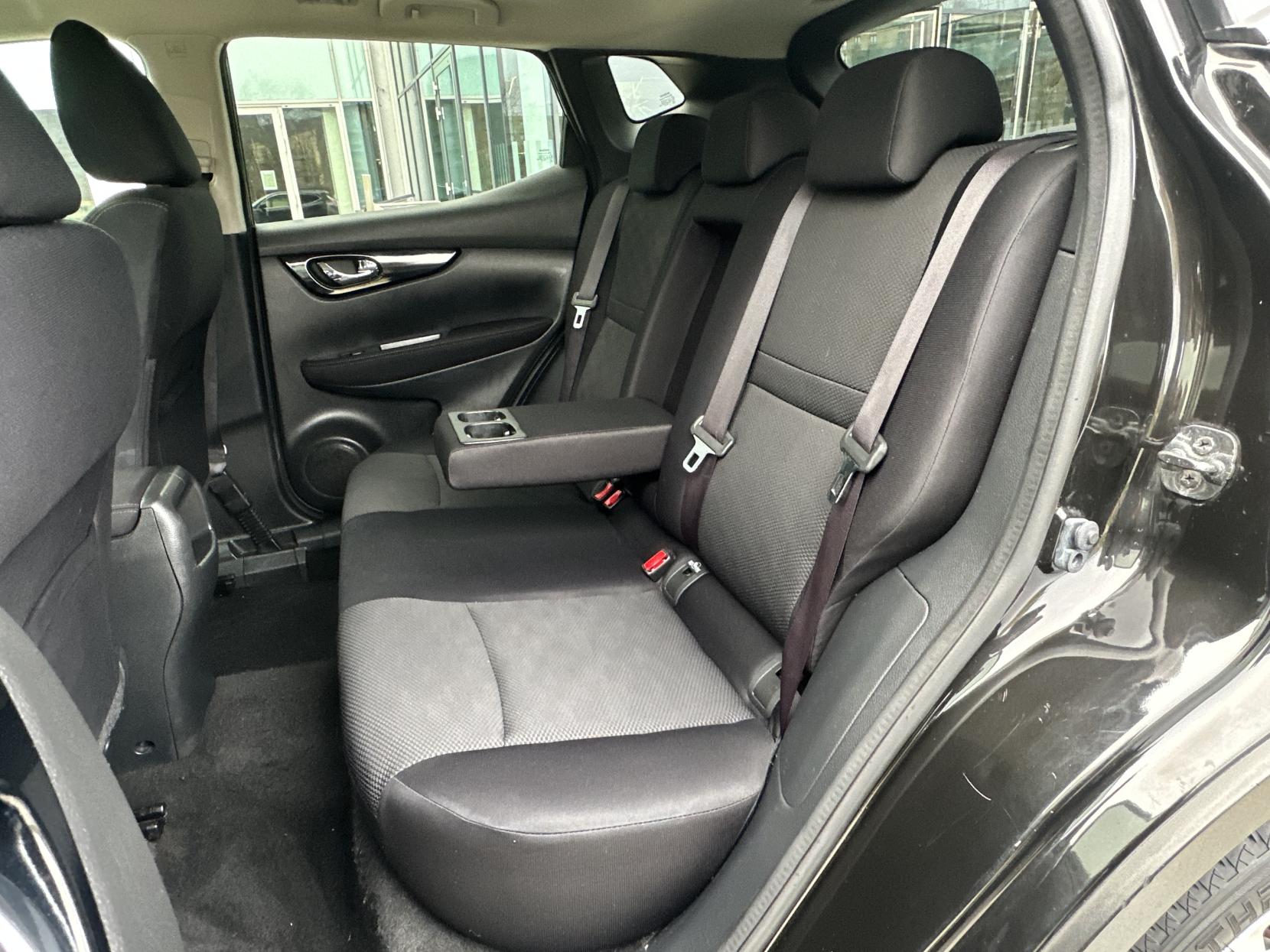 Nissan Qashqai 1.2 DIG-T Acenta Premium SUV 5dr Petrol Manual 2WD Euro 5 (s/s) (115 ps)