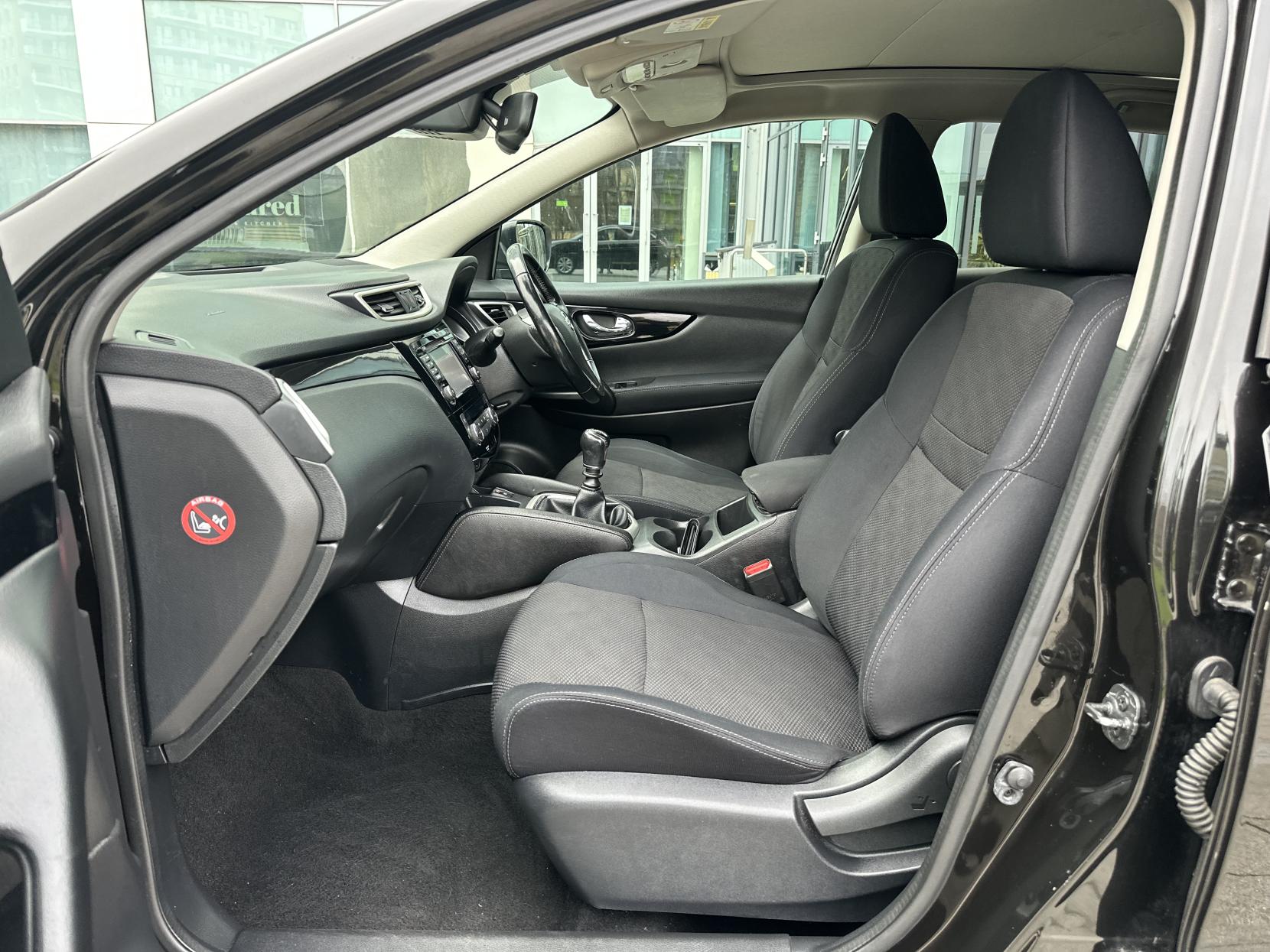 Nissan Qashqai 1.2 DIG-T Acenta Premium SUV 5dr Petrol Manual 2WD Euro 5 (s/s) (115 ps)