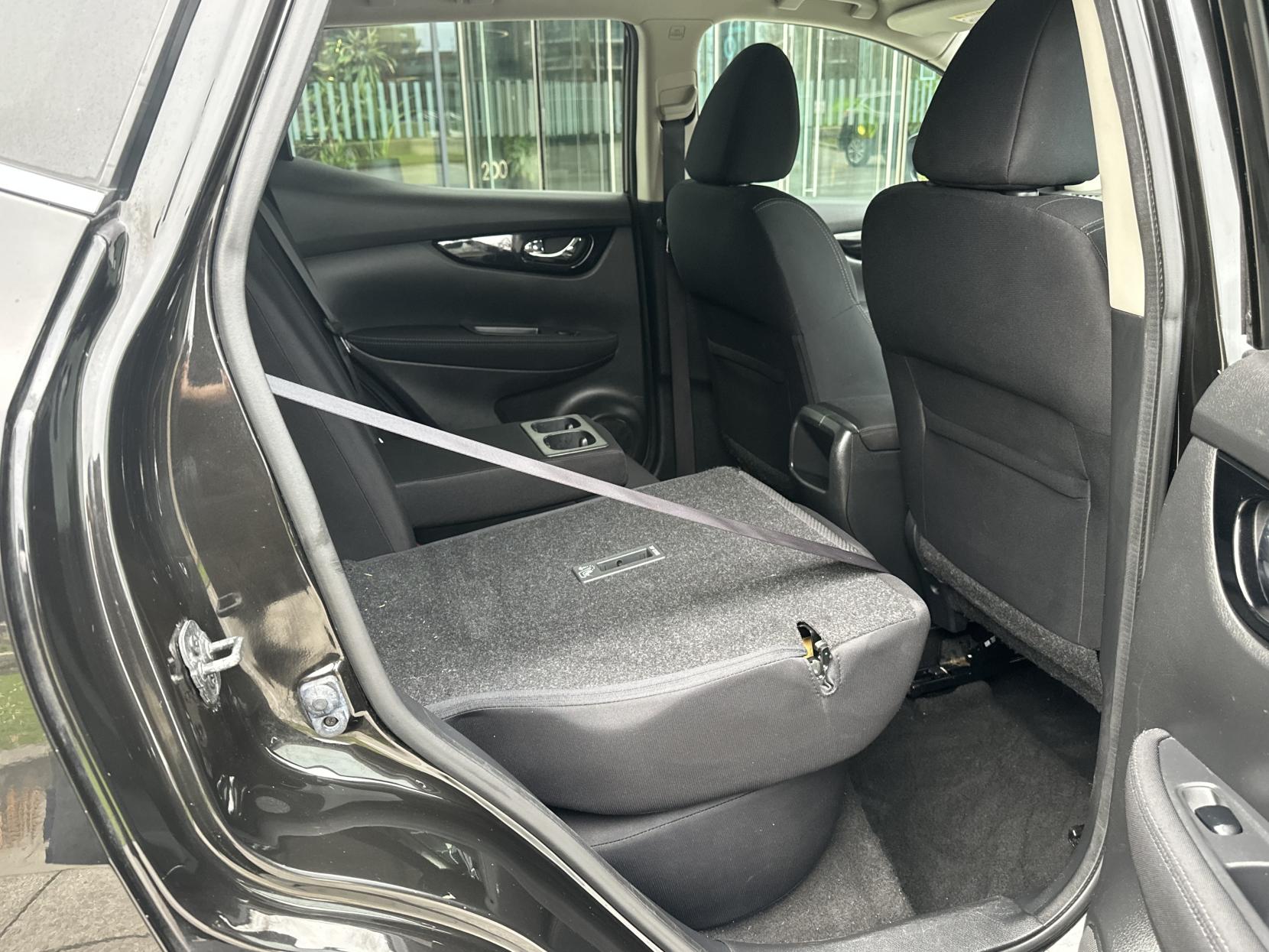 Nissan Qashqai 1.2 DIG-T Acenta Premium SUV 5dr Petrol Manual 2WD Euro 5 (s/s) (115 ps)