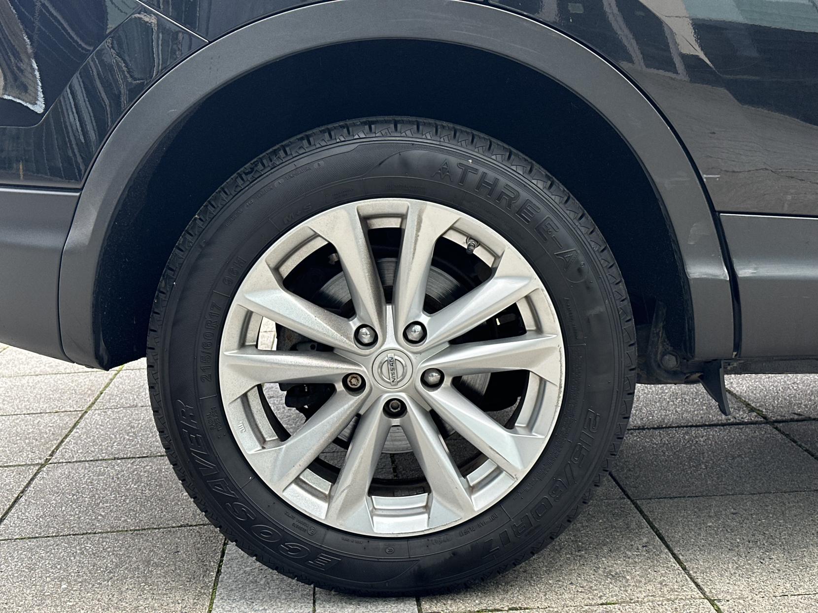 Nissan Qashqai 1.2 DIG-T Acenta Premium SUV 5dr Petrol Manual 2WD Euro 5 (s/s) (115 ps)