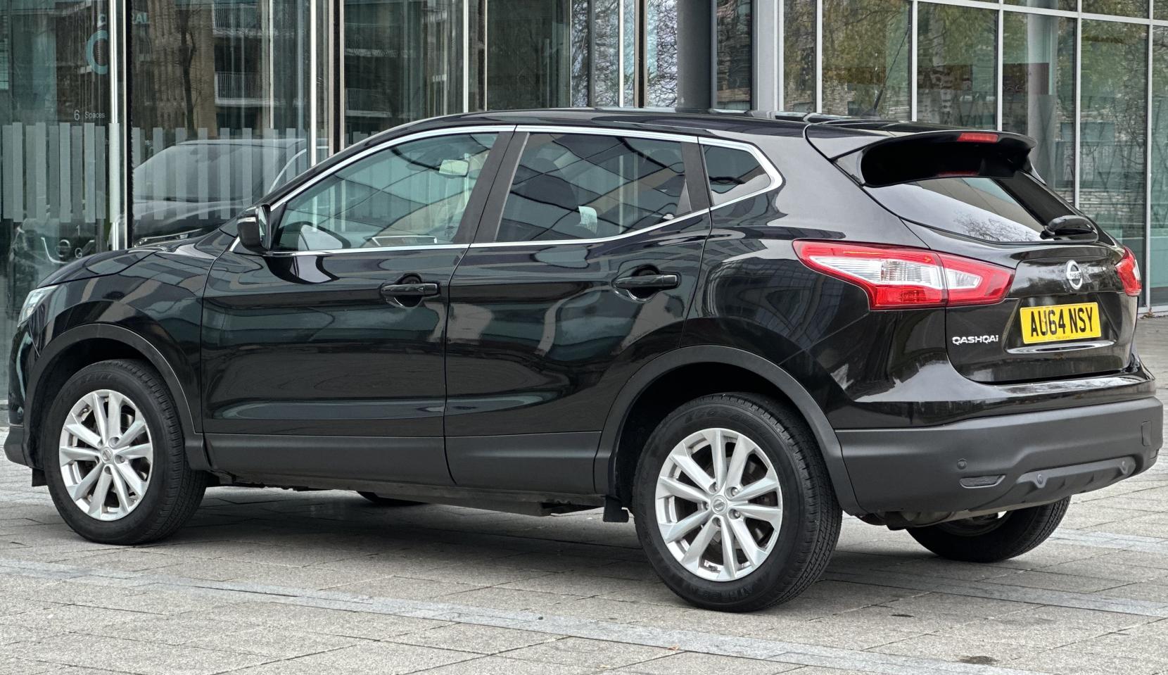 Nissan Qashqai 1.2 DIG-T Acenta Premium SUV 5dr Petrol Manual 2WD Euro 5 (s/s) (115 ps)