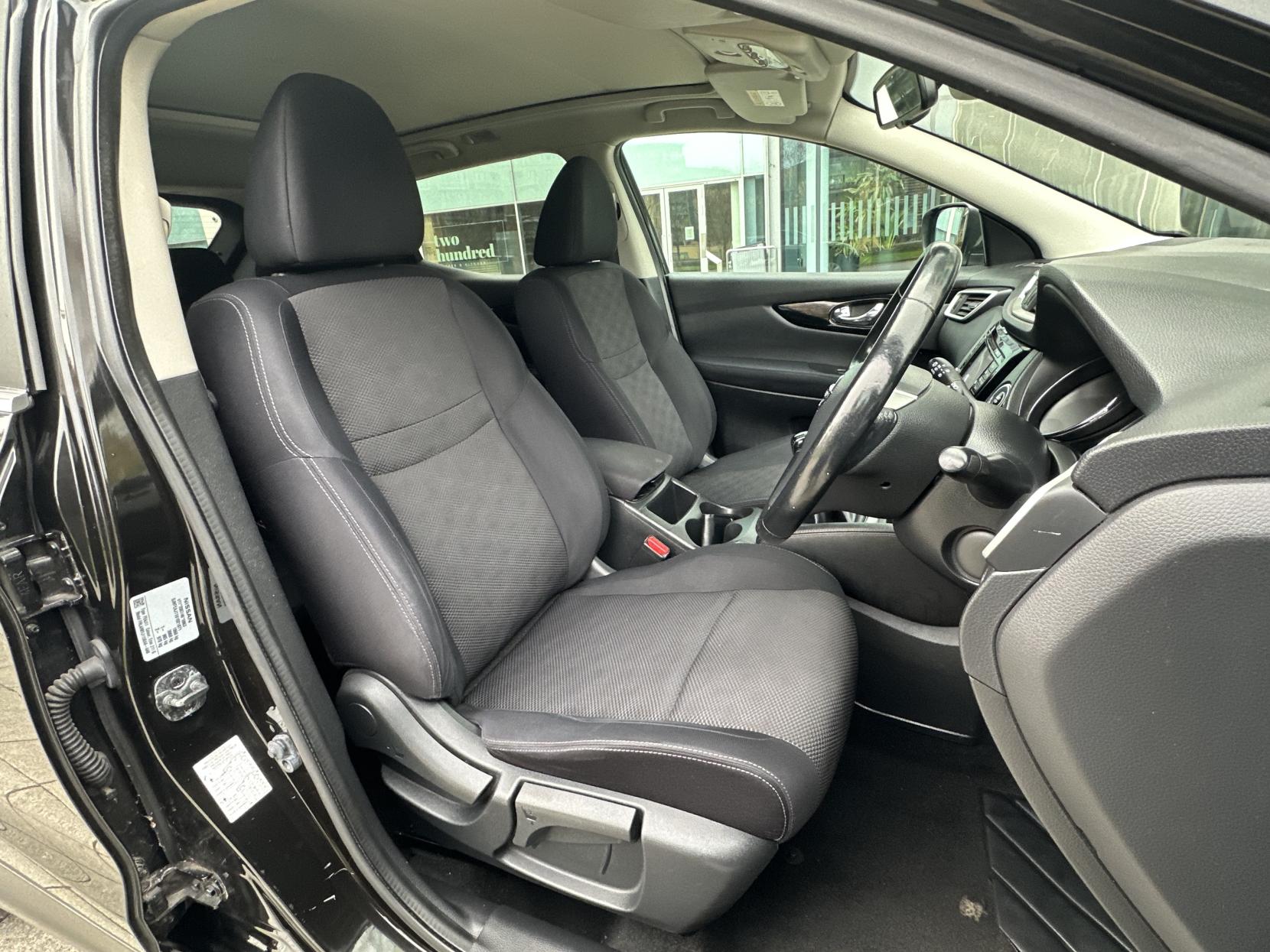 Nissan Qashqai 1.2 DIG-T Acenta Premium SUV 5dr Petrol Manual 2WD Euro 5 (s/s) (115 ps)