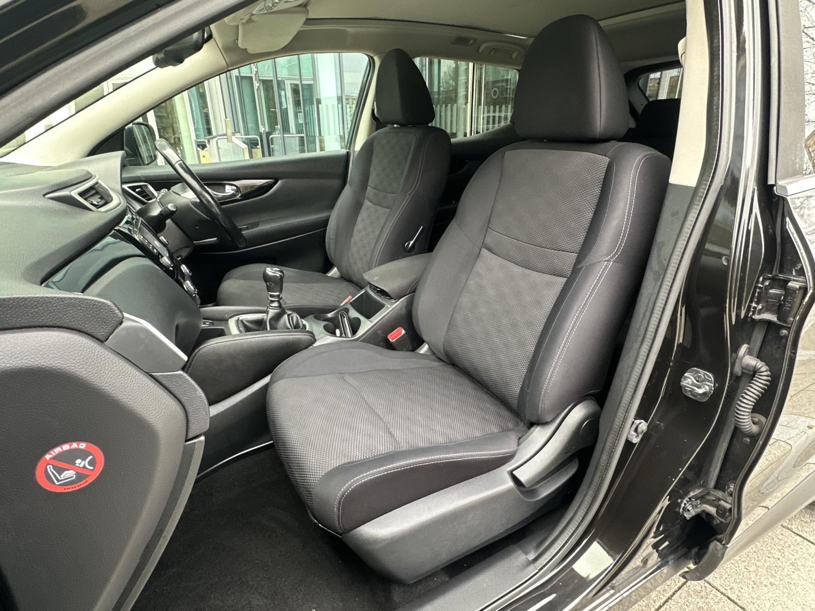 Nissan Qashqai 1.2 DIG-T Acenta Premium SUV 5dr Petrol Manual 2WD Euro 5 (s/s) (115 ps)