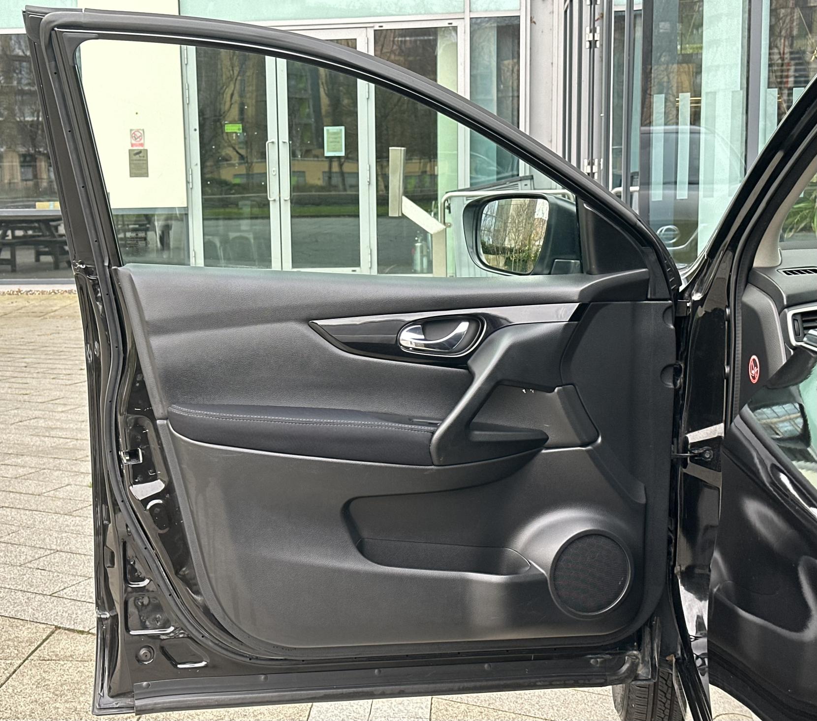 Nissan Qashqai 1.2 DIG-T Acenta Premium SUV 5dr Petrol Manual 2WD Euro 5 (s/s) (115 ps)