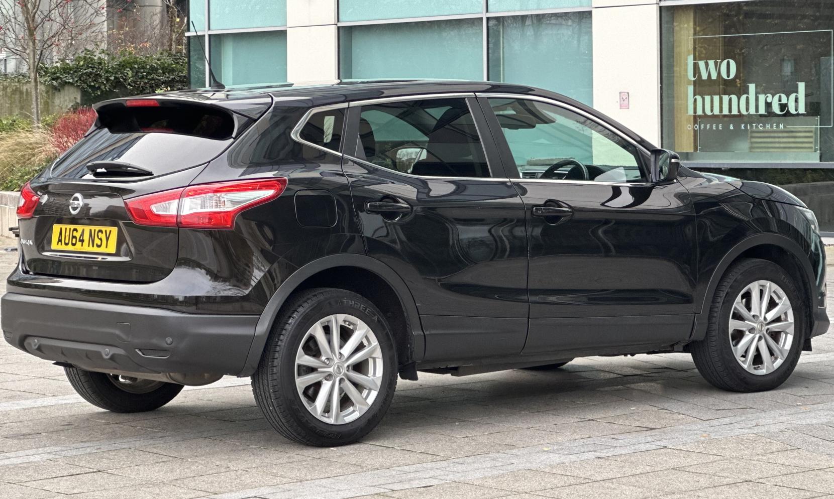 Nissan Qashqai 1.2 DIG-T Acenta Premium SUV 5dr Petrol Manual 2WD Euro 5 (s/s) (115 ps)