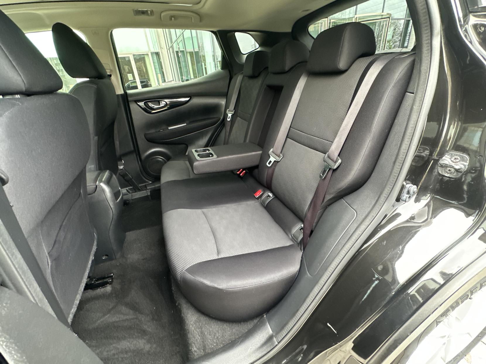 Nissan Qashqai 1.2 DIG-T Acenta Premium SUV 5dr Petrol Manual 2WD Euro 5 (s/s) (115 ps)