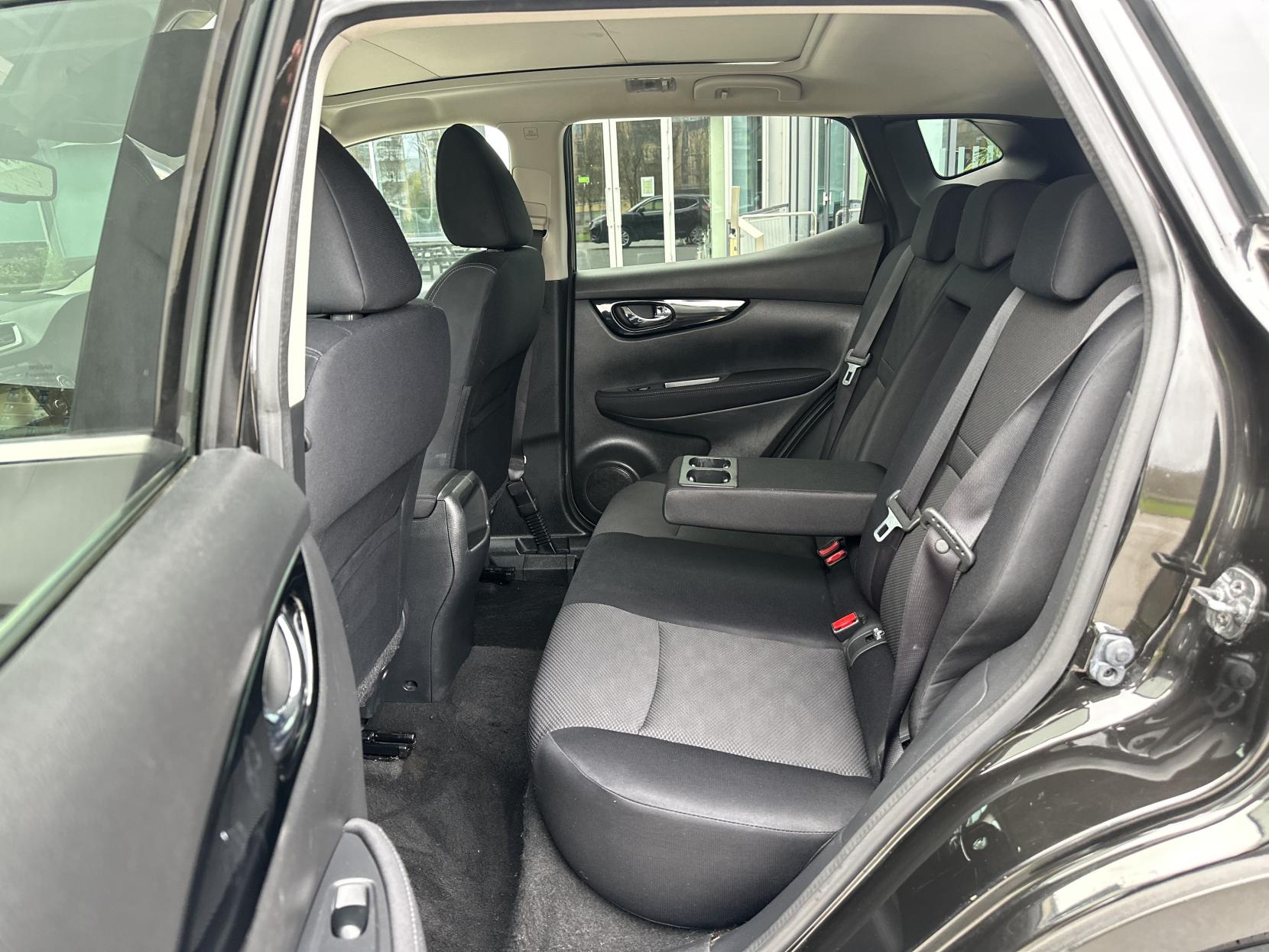 Nissan Qashqai 1.2 DIG-T Acenta Premium SUV 5dr Petrol Manual 2WD Euro 5 (s/s) (115 ps)