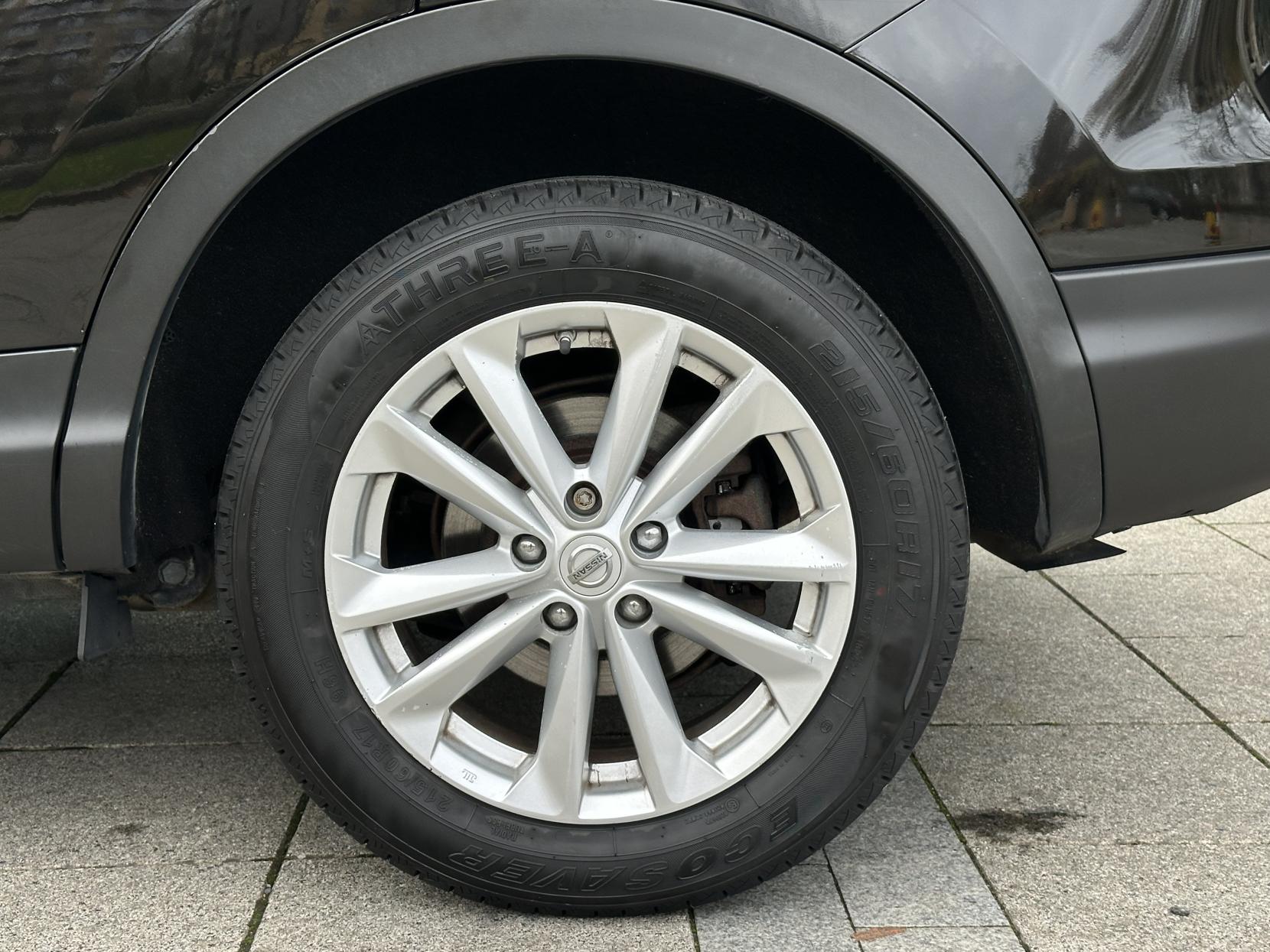 Nissan Qashqai 1.2 DIG-T Acenta Premium SUV 5dr Petrol Manual 2WD Euro 5 (s/s) (115 ps)