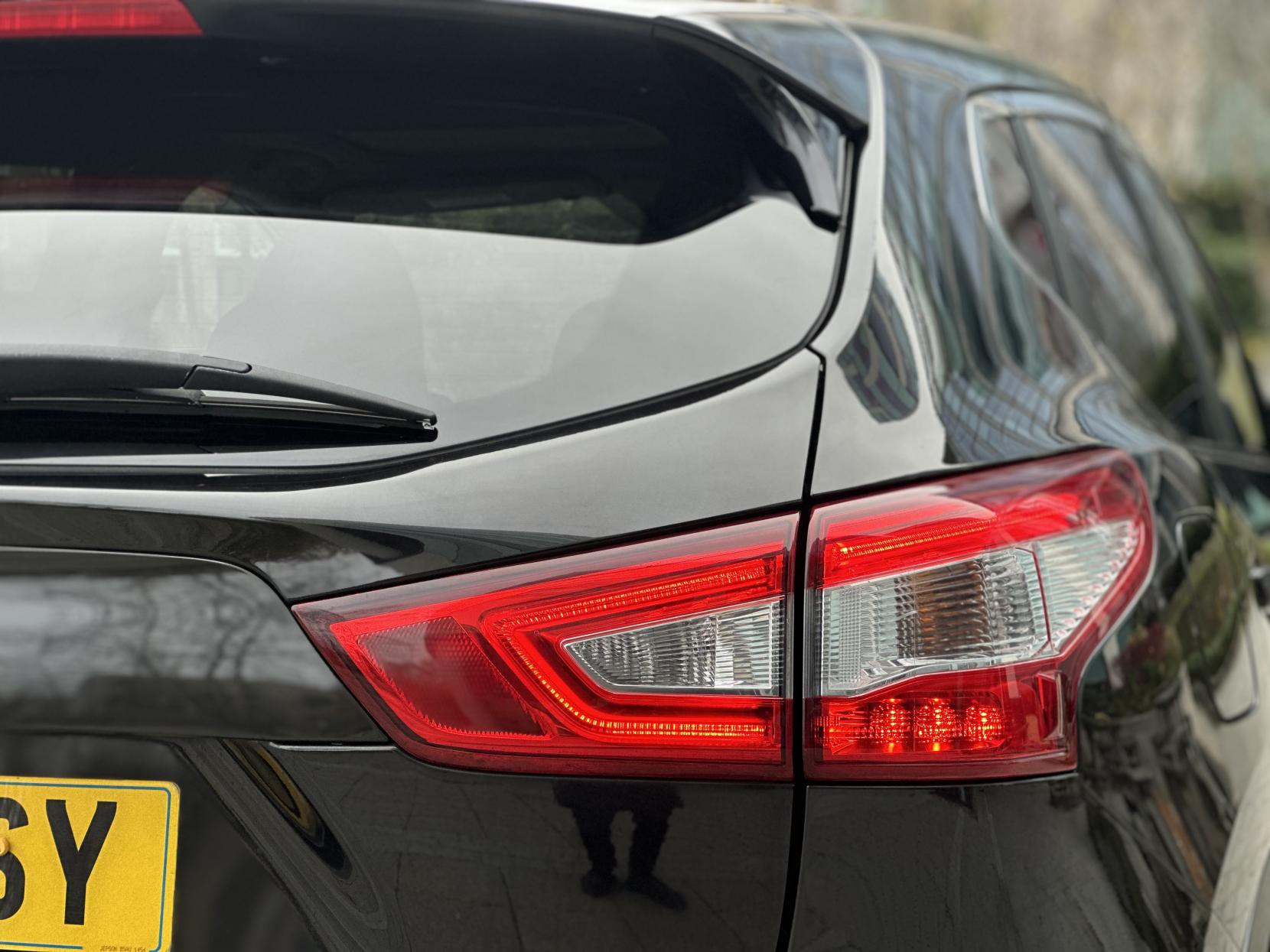 Nissan Qashqai 1.2 DIG-T Acenta Premium SUV 5dr Petrol Manual 2WD Euro 5 (s/s) (115 ps)