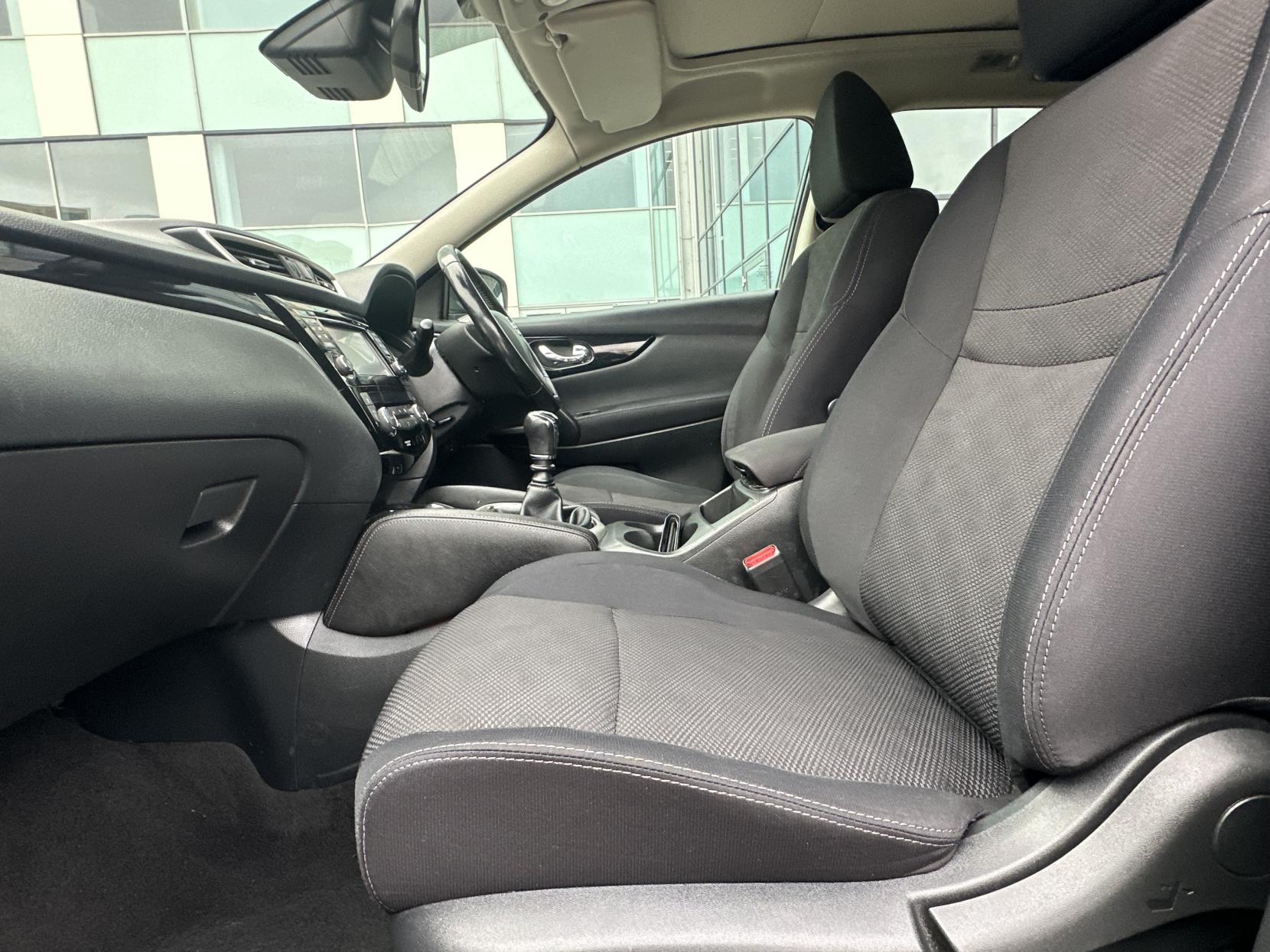 Nissan Qashqai 1.2 DIG-T Acenta Premium SUV 5dr Petrol Manual 2WD Euro 5 (s/s) (115 ps)