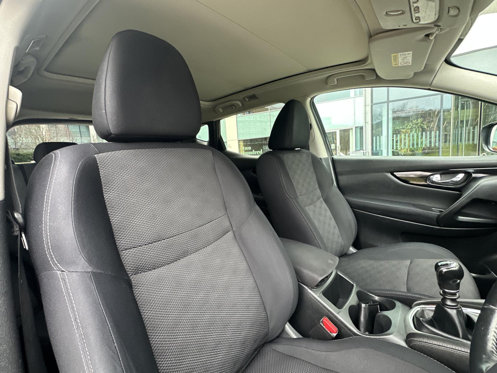 Nissan Qashqai 1.2 DIG-T Acenta Premium SUV 5dr Petrol Manual 2WD Euro 5 (s/s) (115 ps)