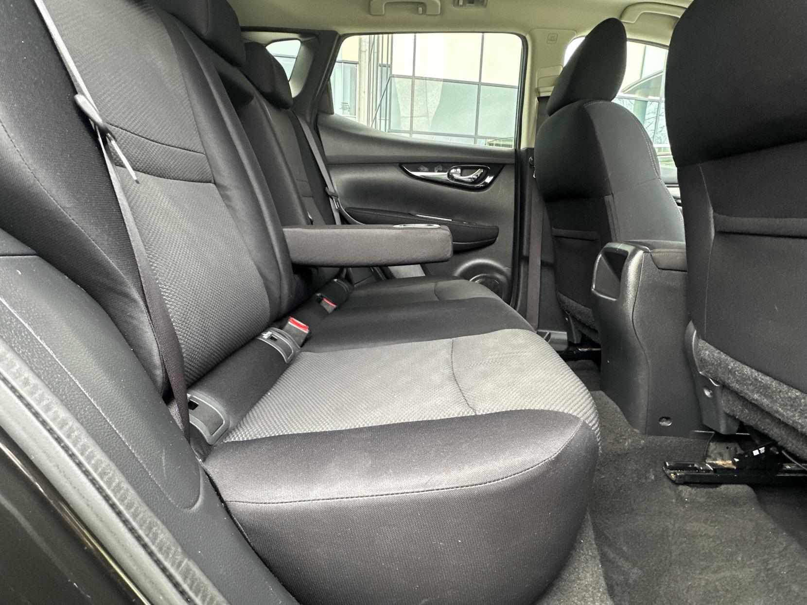 Nissan Qashqai 1.2 DIG-T Acenta Premium SUV 5dr Petrol Manual 2WD Euro 5 (s/s) (115 ps)