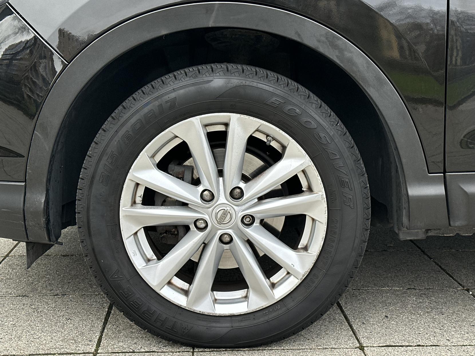 Nissan Qashqai 1.2 DIG-T Acenta Premium SUV 5dr Petrol Manual 2WD Euro 5 (s/s) (115 ps)